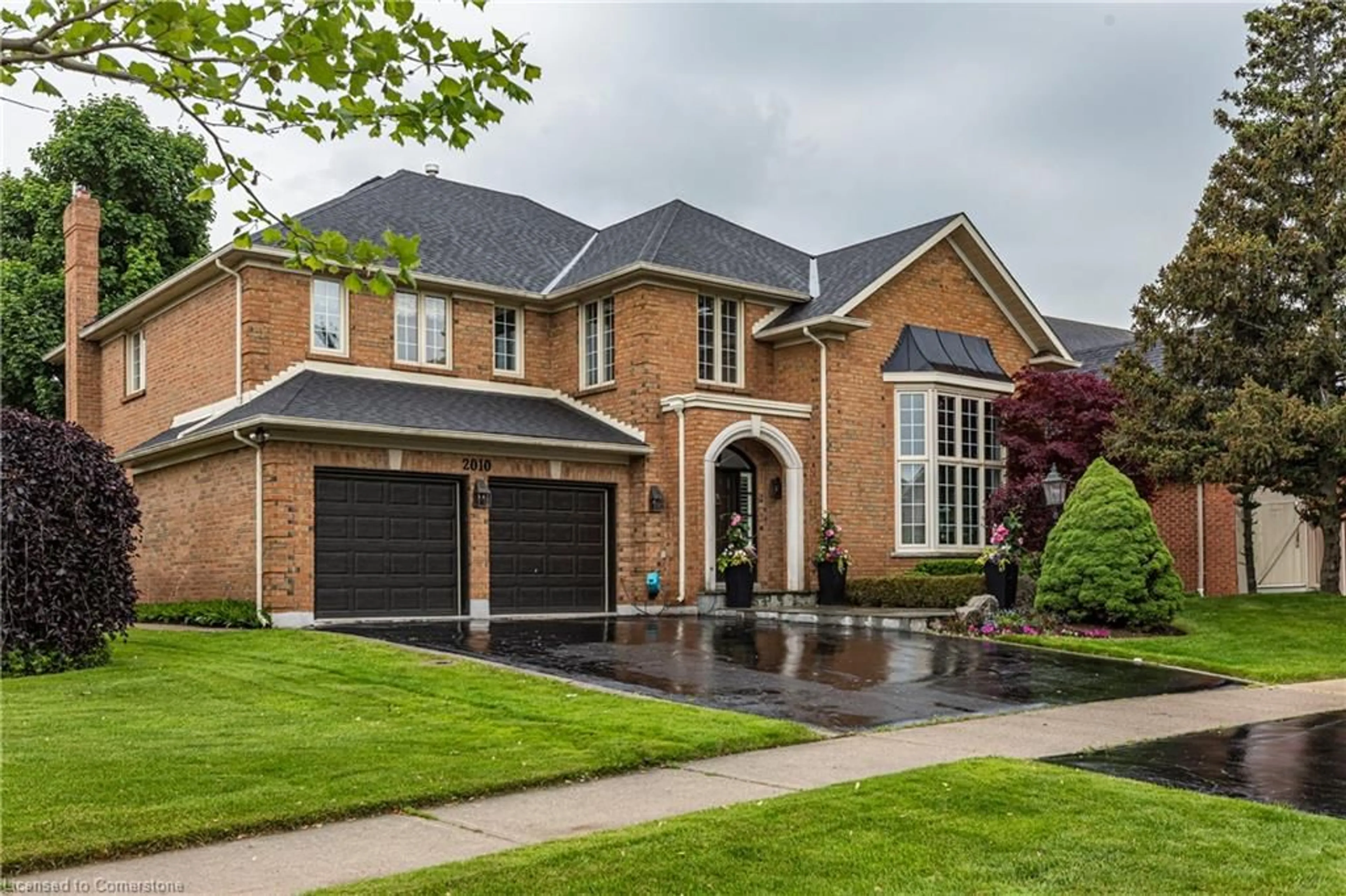 Home with brick exterior material, street for 2010 Parklane Cres, Burlington Ontario L7M 3V5