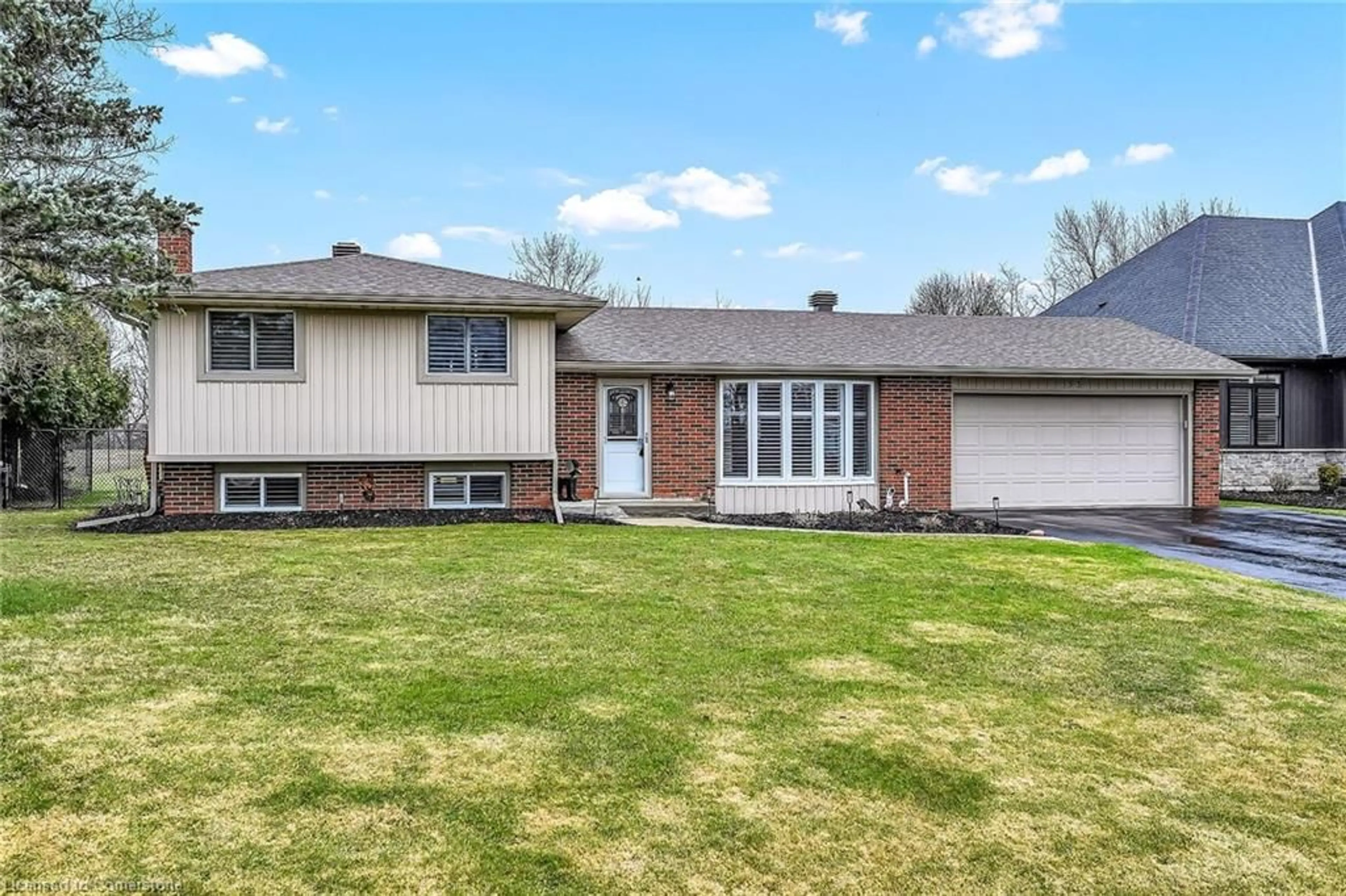 Home with vinyl exterior material, street for 33 Echo St, Cayuga Ontario N0A 1E0