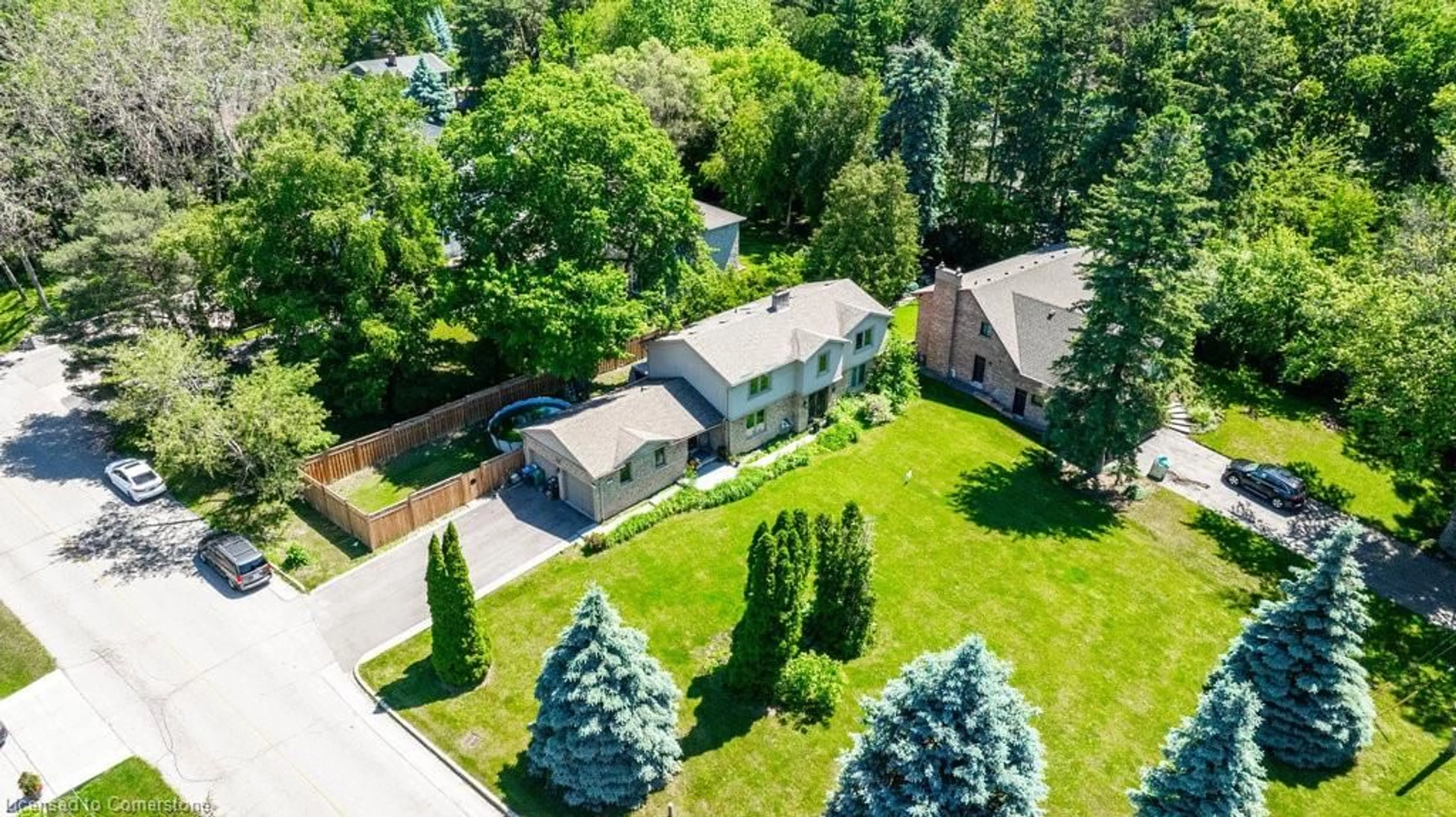 A pic from outside/outdoor area/front of a property/back of a property/a pic from drone, street for 1587 Stavebank Rd #Lot B, Mississauga Ontario L5G 2V6