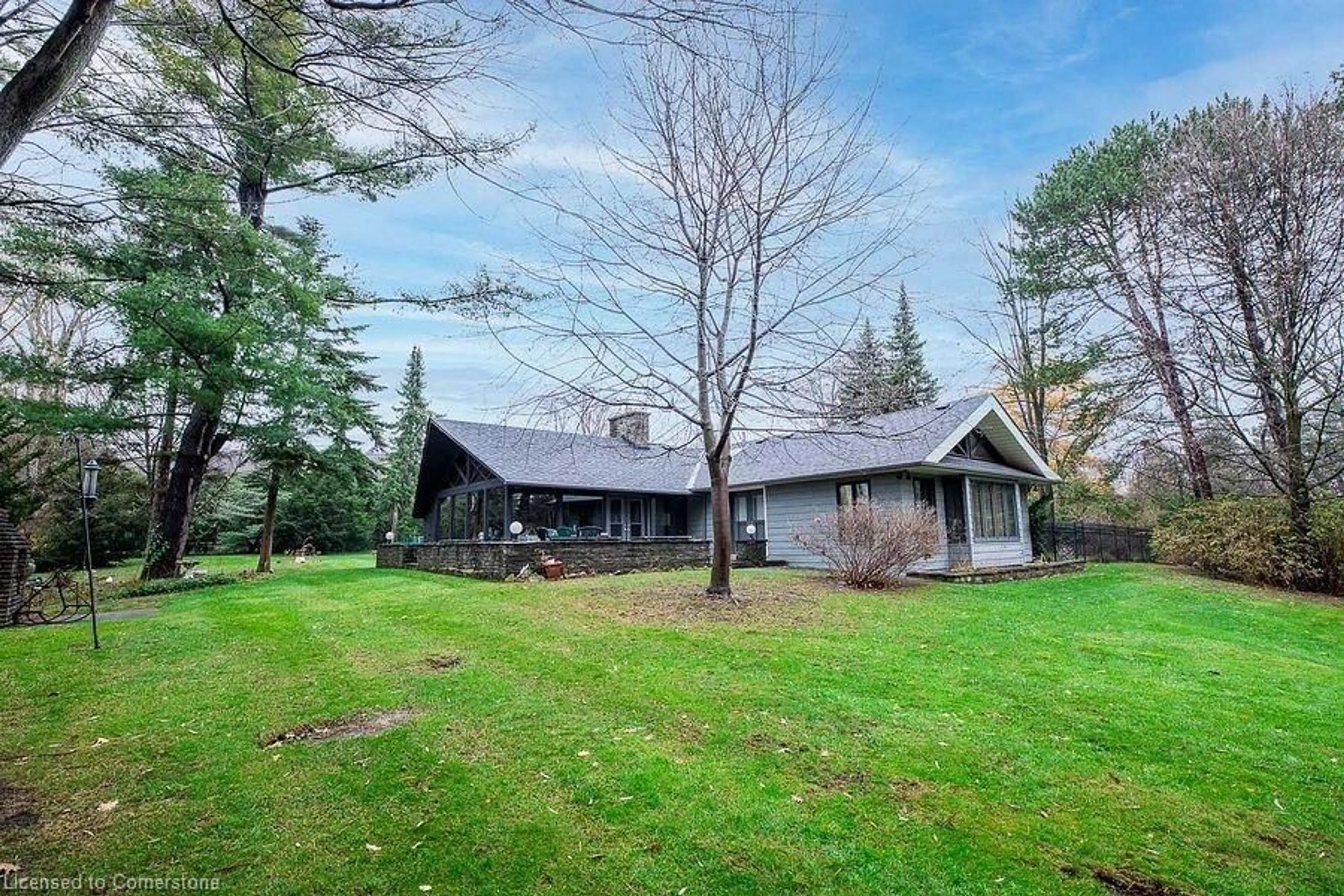 A pic from outside/outdoor area/front of a property/back of a property/a pic from drone, water/lake/river/ocean view for 1356 Oak Lane, Peel Ontario L5H 2X7