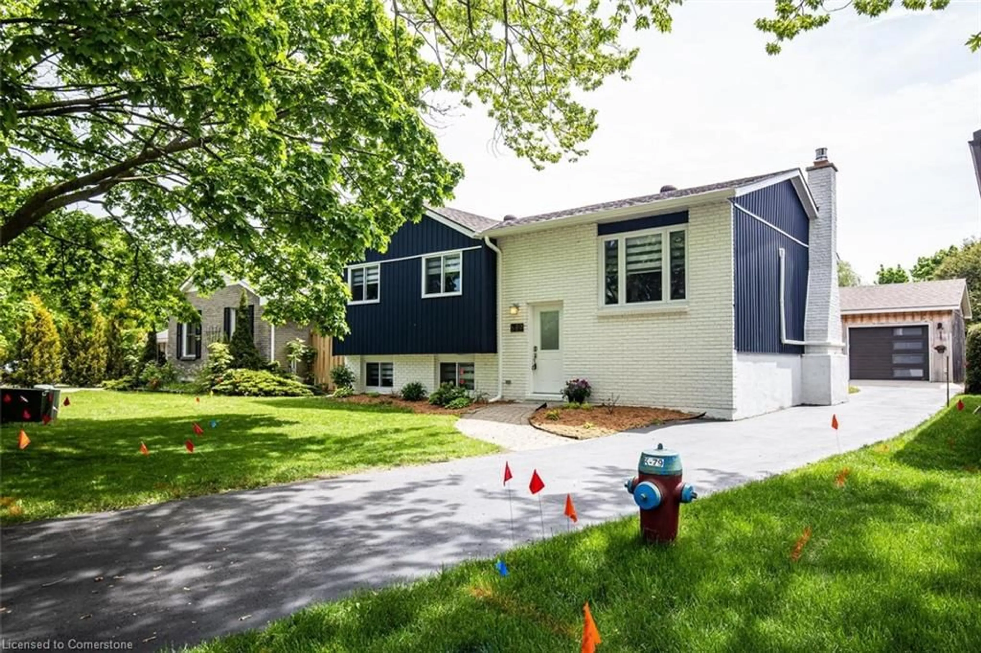 Home with vinyl exterior material, street for 689 Macyoung Dr, Kincardine Ontario N2Z 1T1