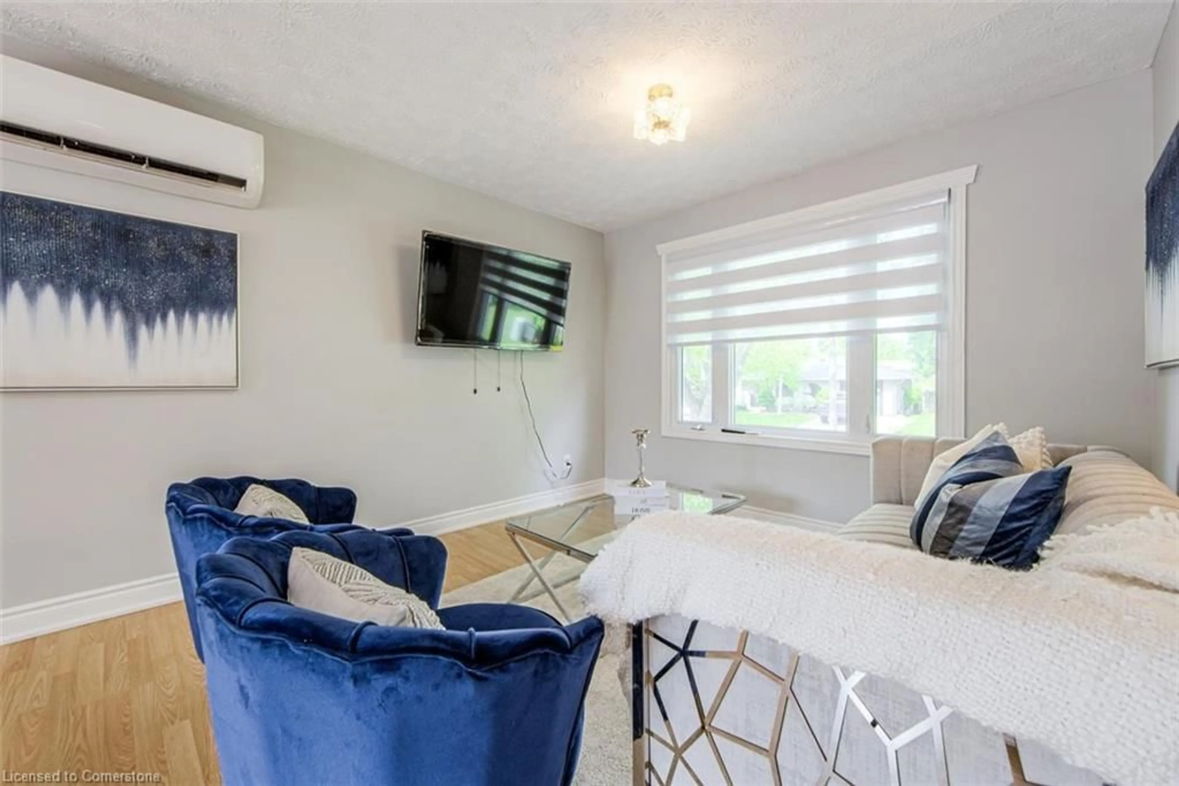 Living room with furniture, unknown for 689 Macyoung Dr, Kincardine Ontario N2Z 1T1