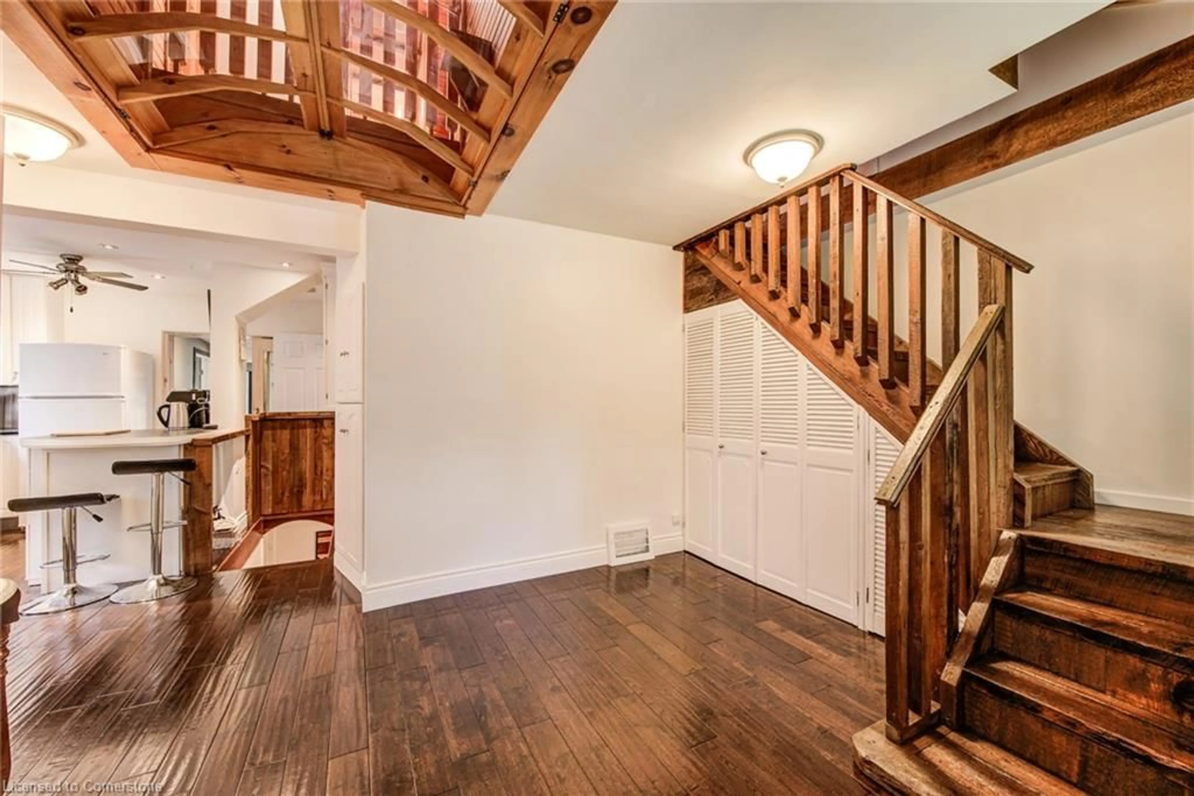 Indoor entryway for 52 Barbara Cres, Kitchener Ontario N2M 4N2
