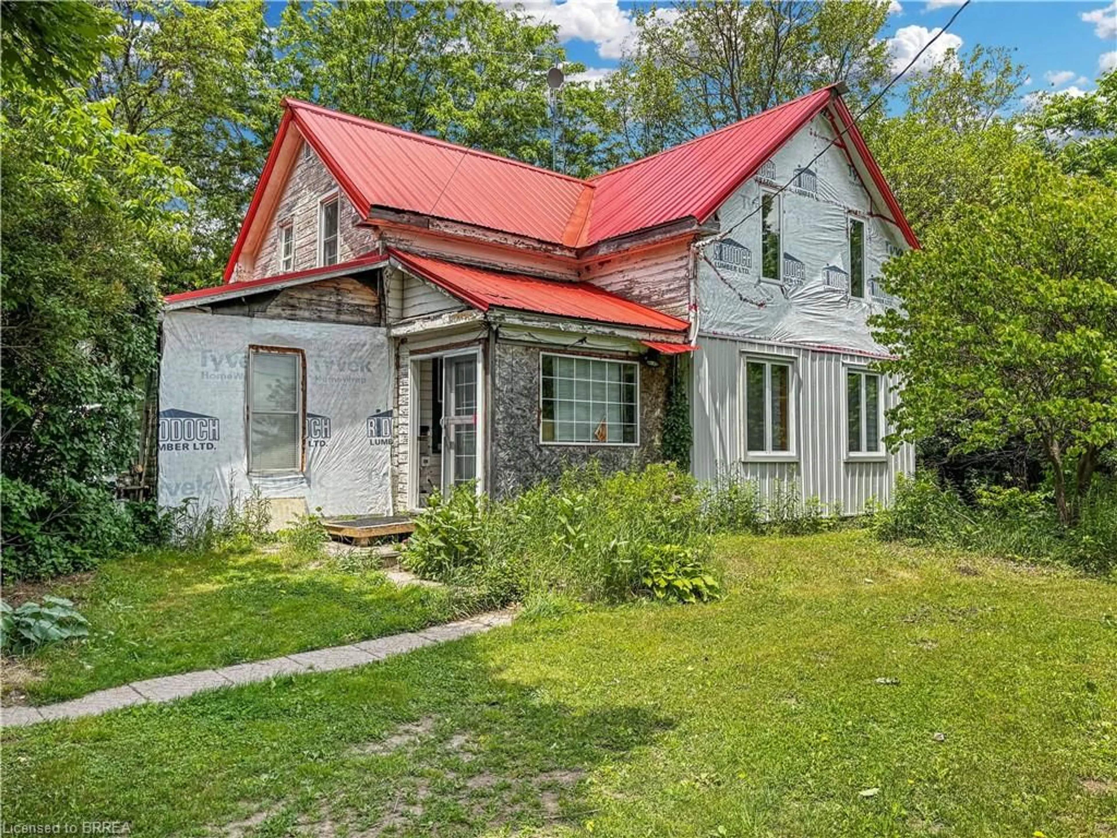 A pic from outside/outdoor area/front of a property/back of a property/a pic from drone, building for 435 Pleasant Ridge Rd, Mount Pleasant Ontario N3T 5L5