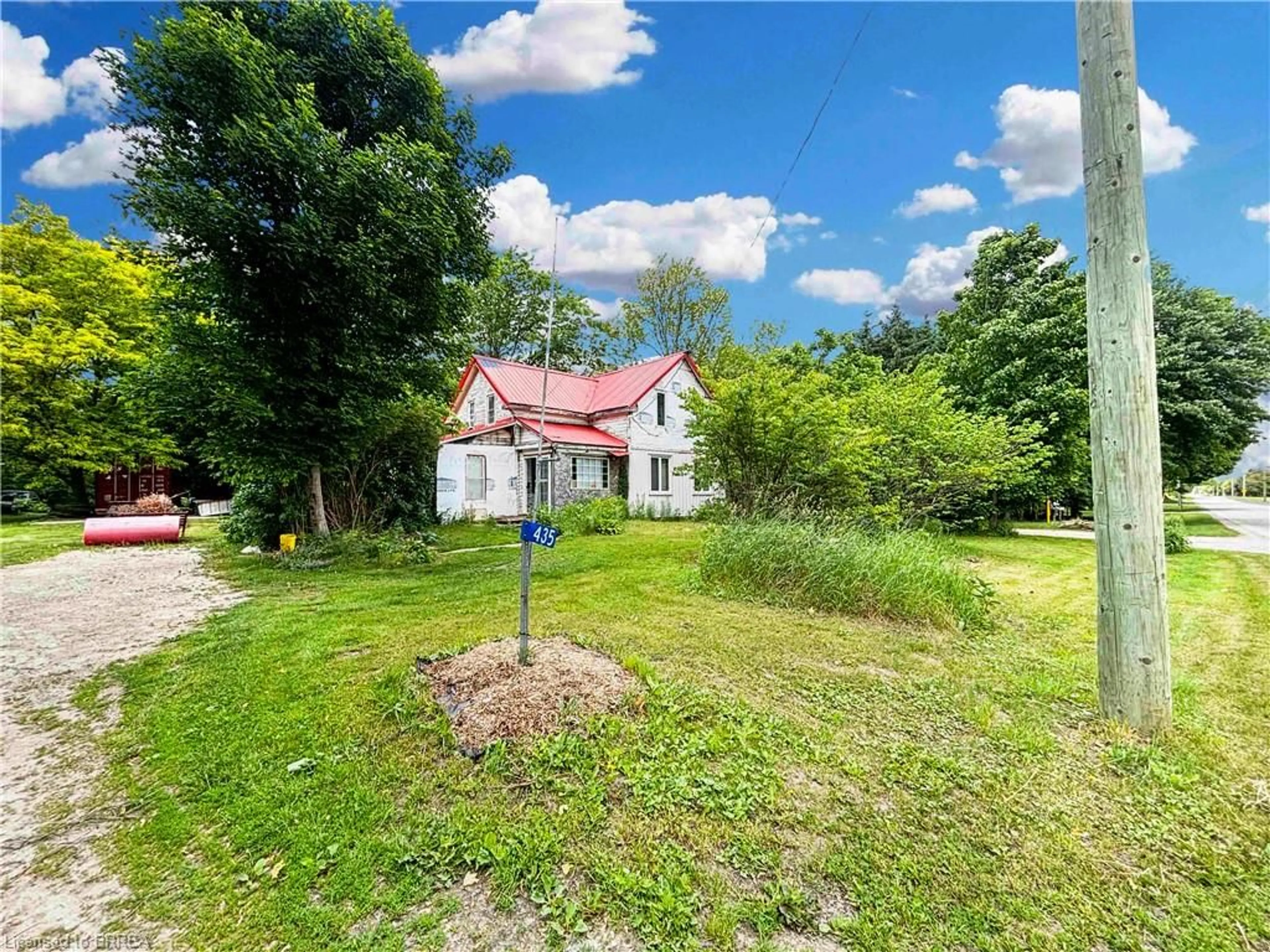 A pic from outside/outdoor area/front of a property/back of a property/a pic from drone, building for 435 Pleasant Ridge Rd, Mount Pleasant Ontario N3T 5L5