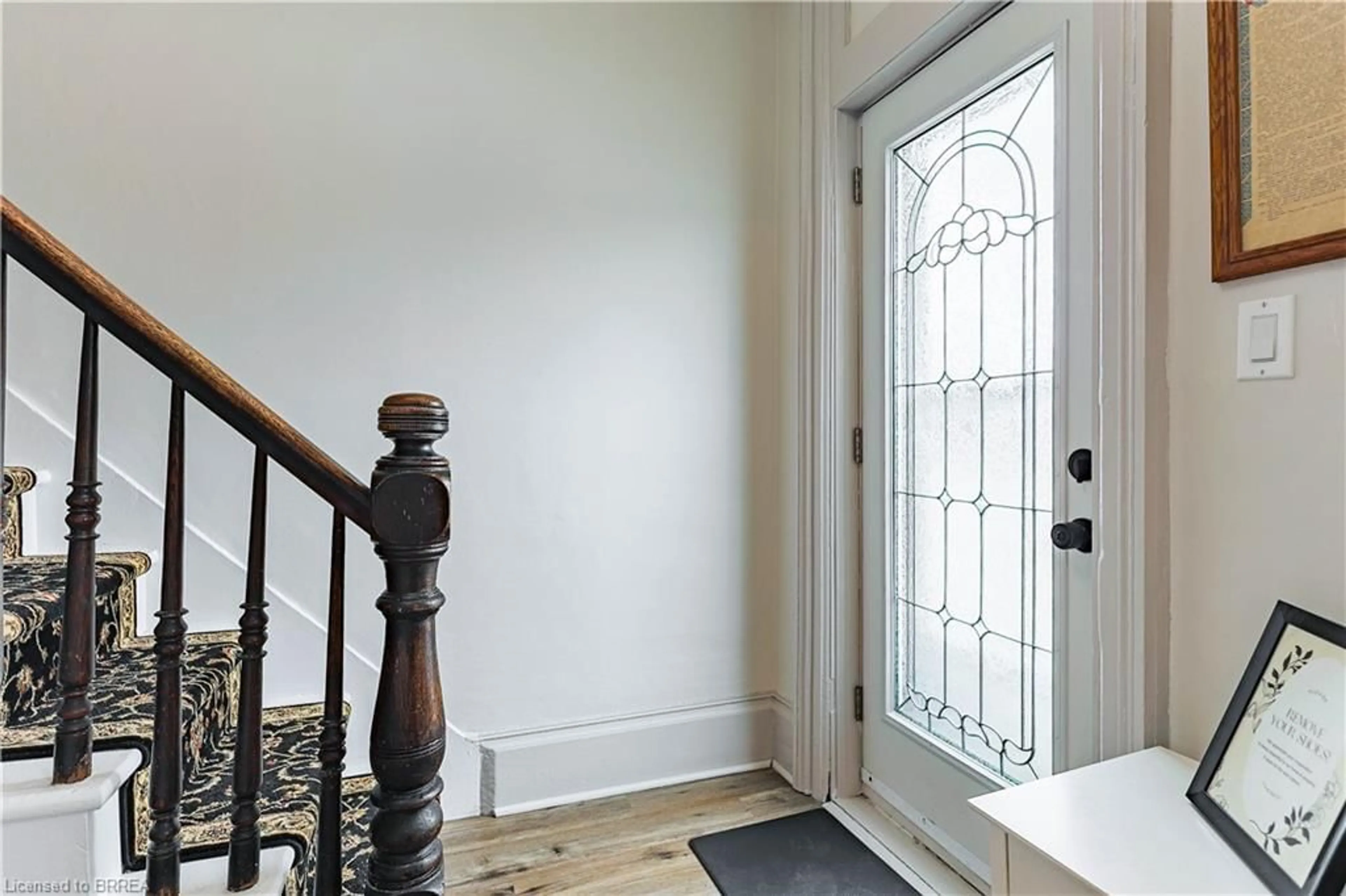 Indoor entryway for 197 Clarence St, Brantford Ontario N3R 3T2