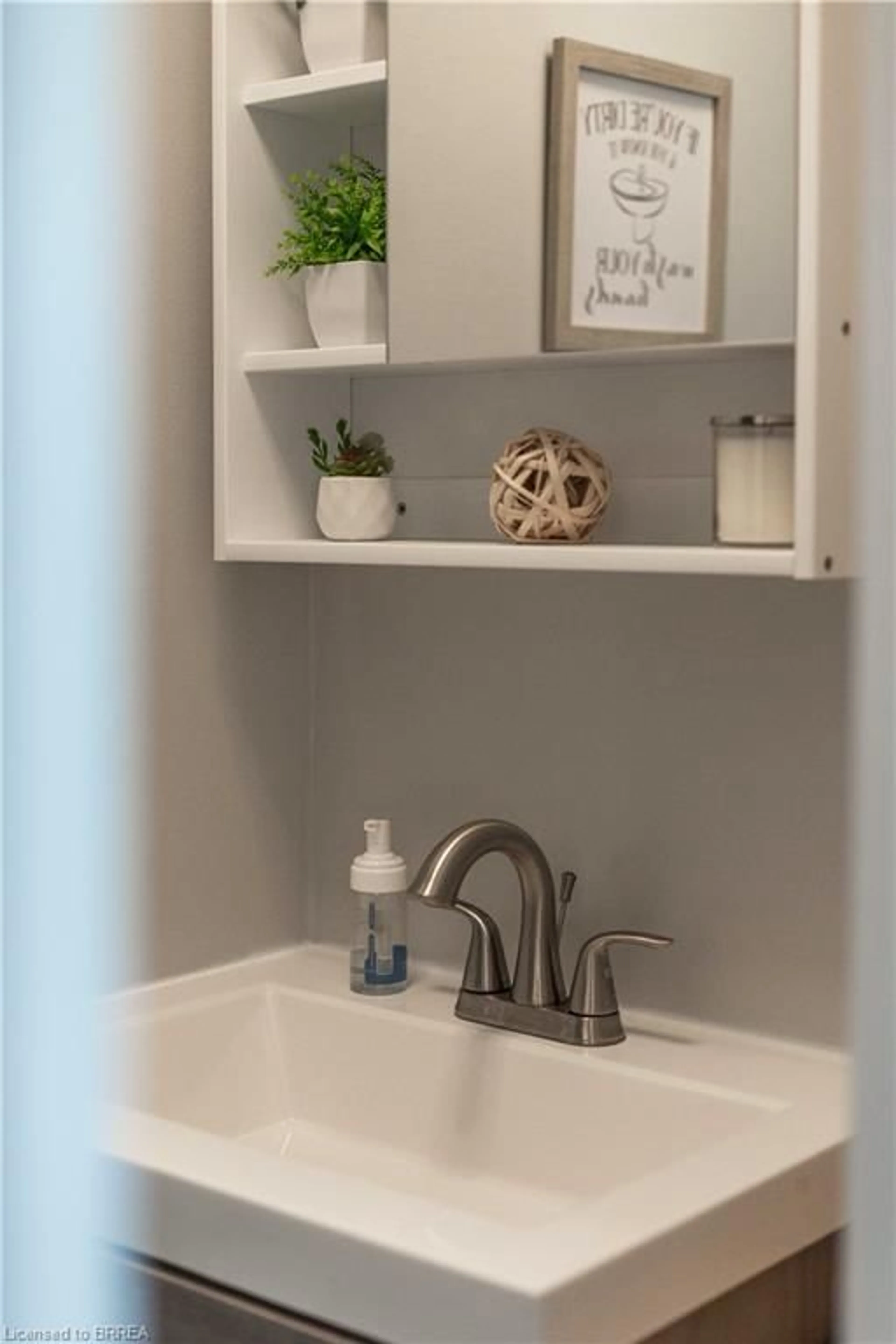 Contemporary bathroom, unknown for 197 Clarence St, Brantford Ontario N3R 3T2
