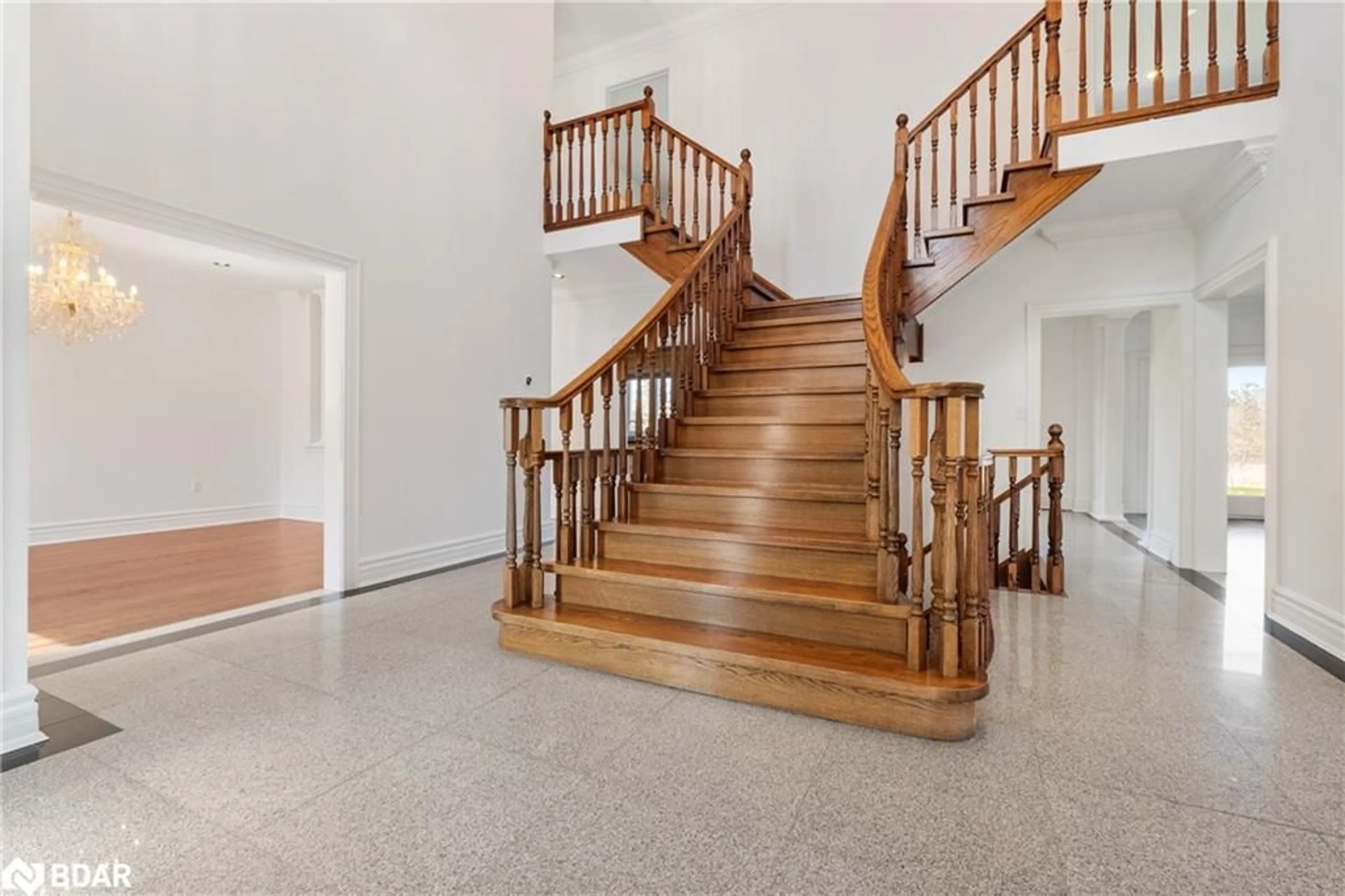 Indoor foyer for 19 Logan Crt, Stouffville Ontario L4A 3T6