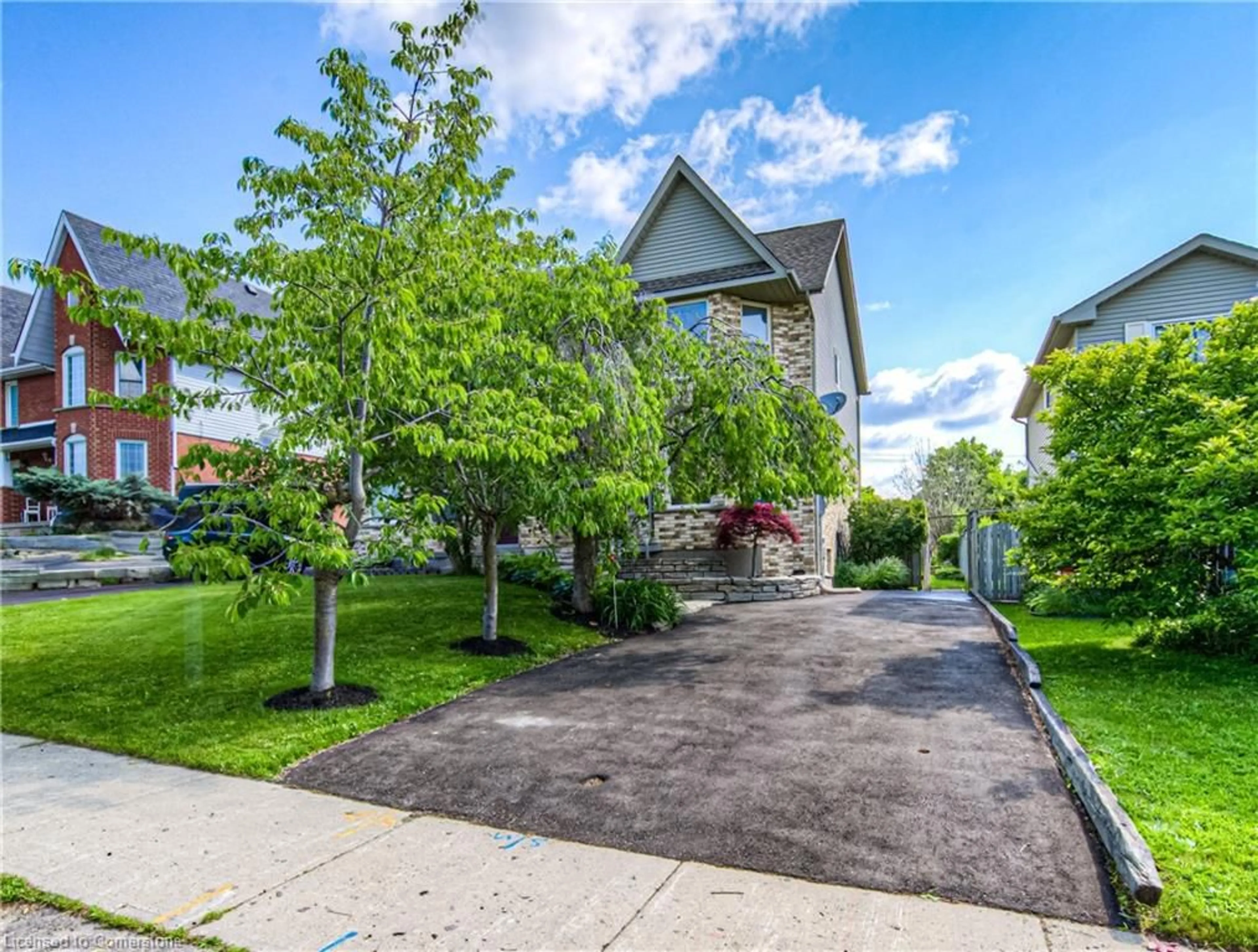 A pic from outside/outdoor area/front of a property/back of a property/a pic from drone, street for 234 Benesfort Cres, Kitchener Ontario N2N 3B5