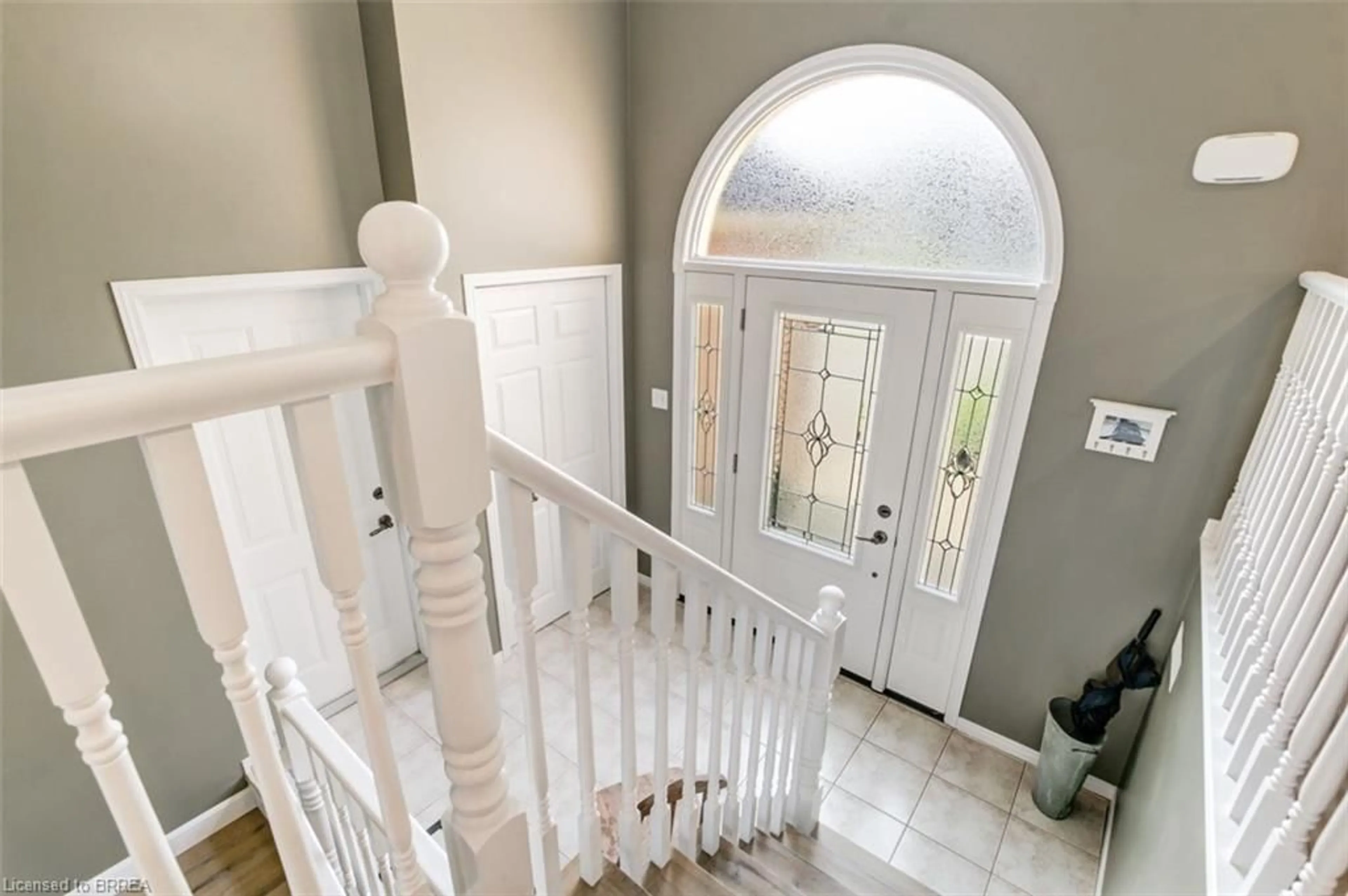 Indoor entryway for 30 Mcintosh Crt, Brantford Ontario N3R 5W9