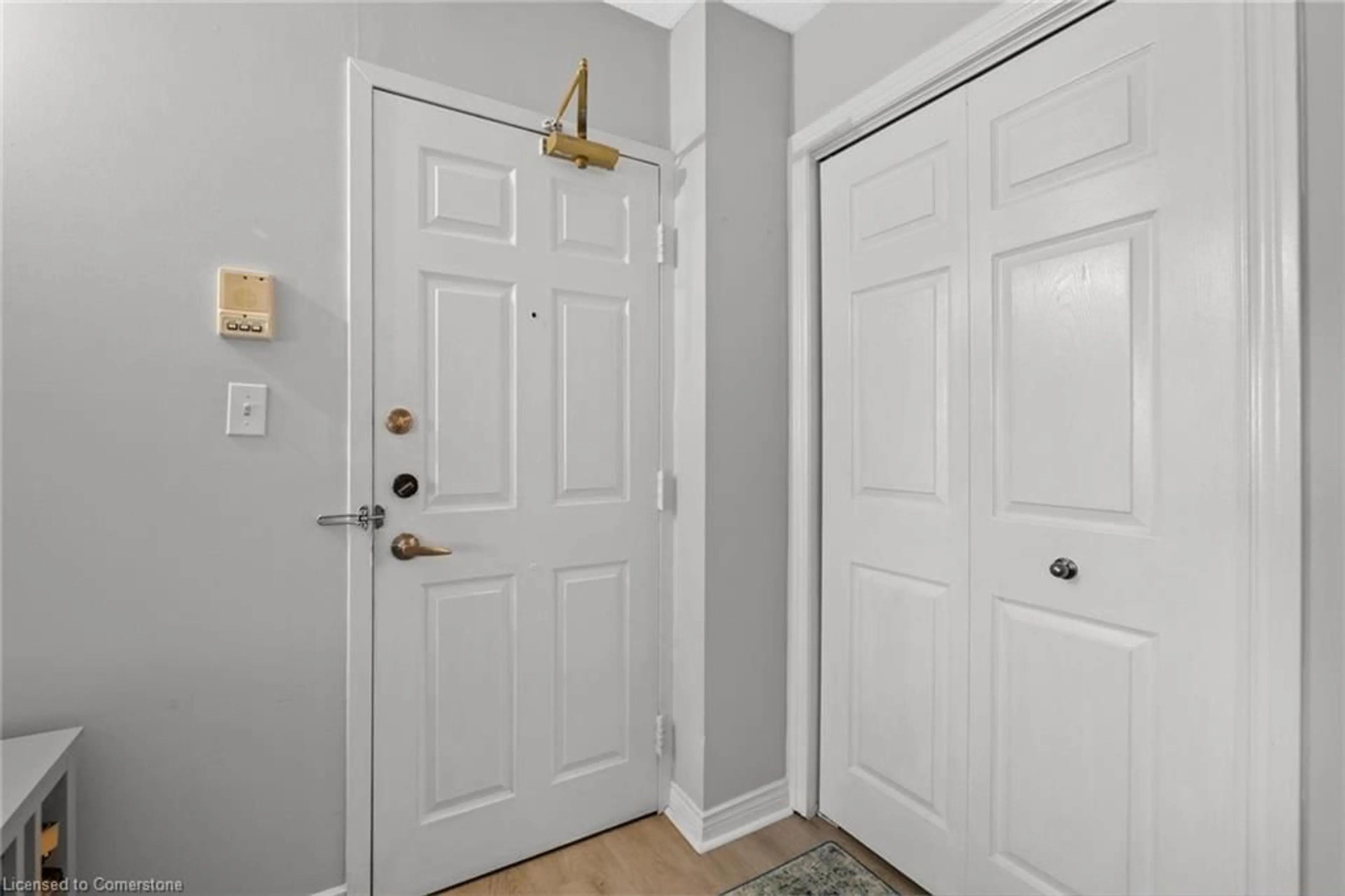 Indoor entryway for 4005 Kilmer Dr #208, Burlington Ontario L7M 4M2