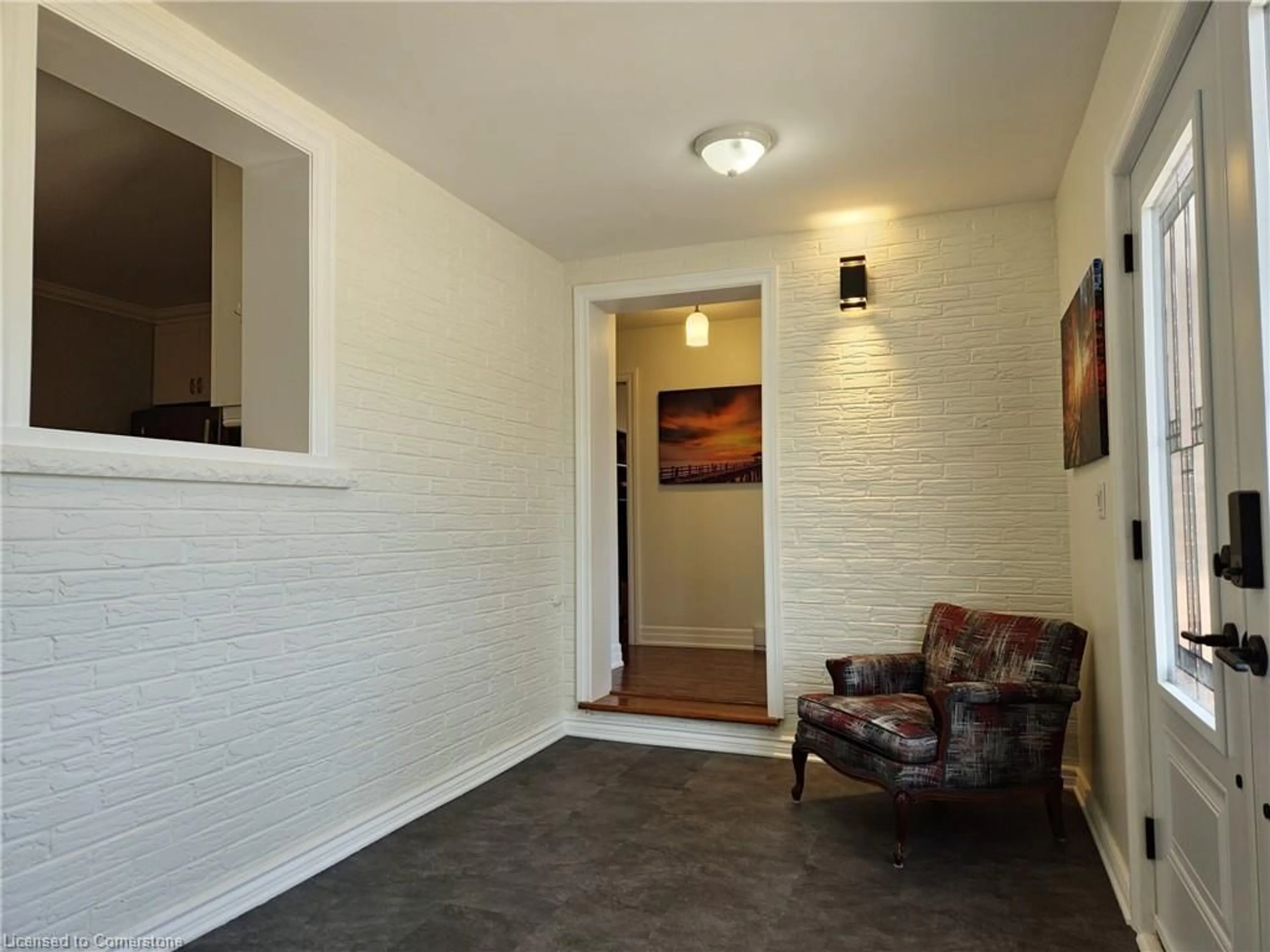 Indoor entryway for 653 Simcoe St, Beaverton Ontario L0K 1A0
