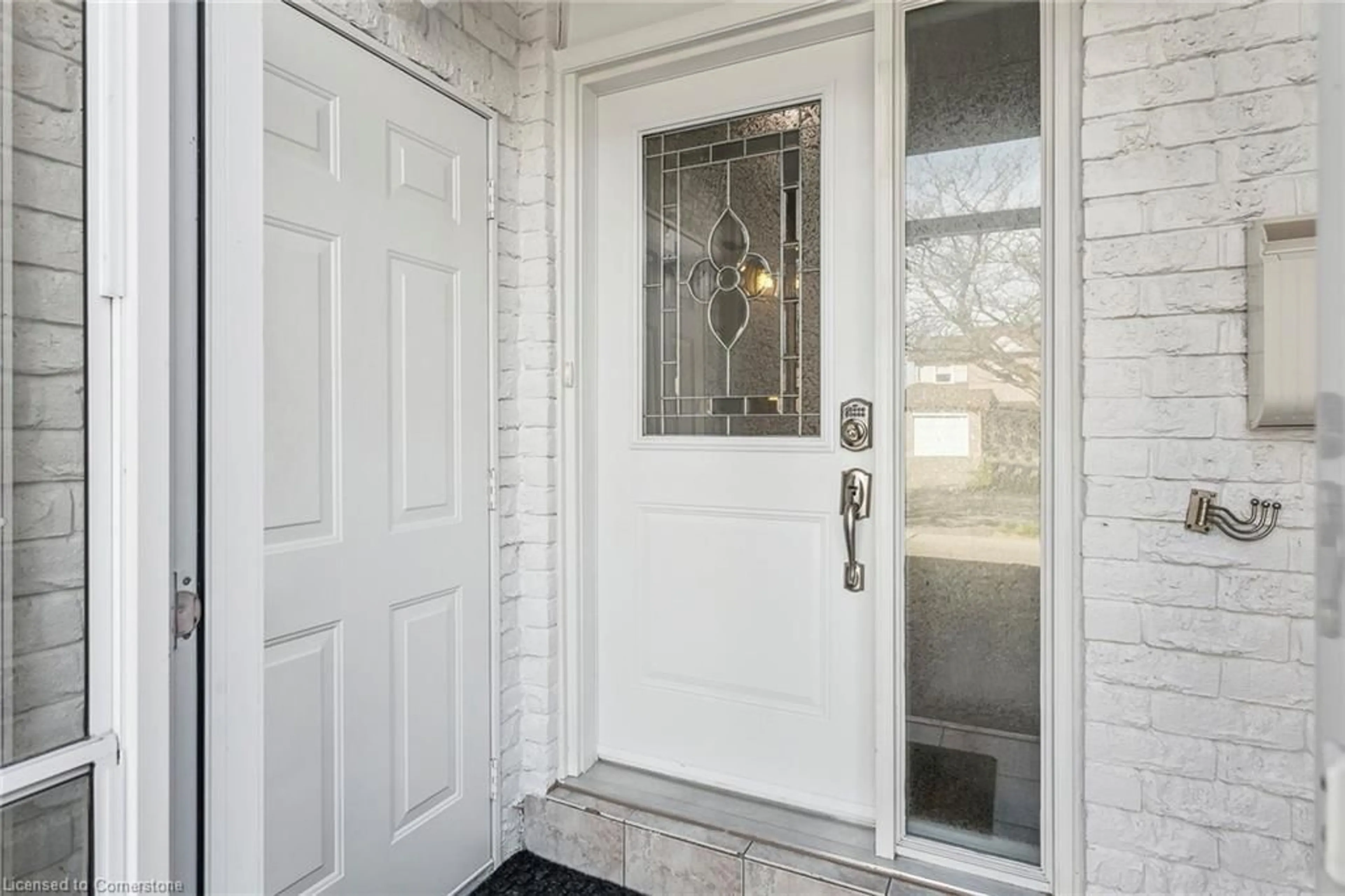 Indoor entryway for 193 Ashridge Pl, Mississauga Ontario L4Z 1K6