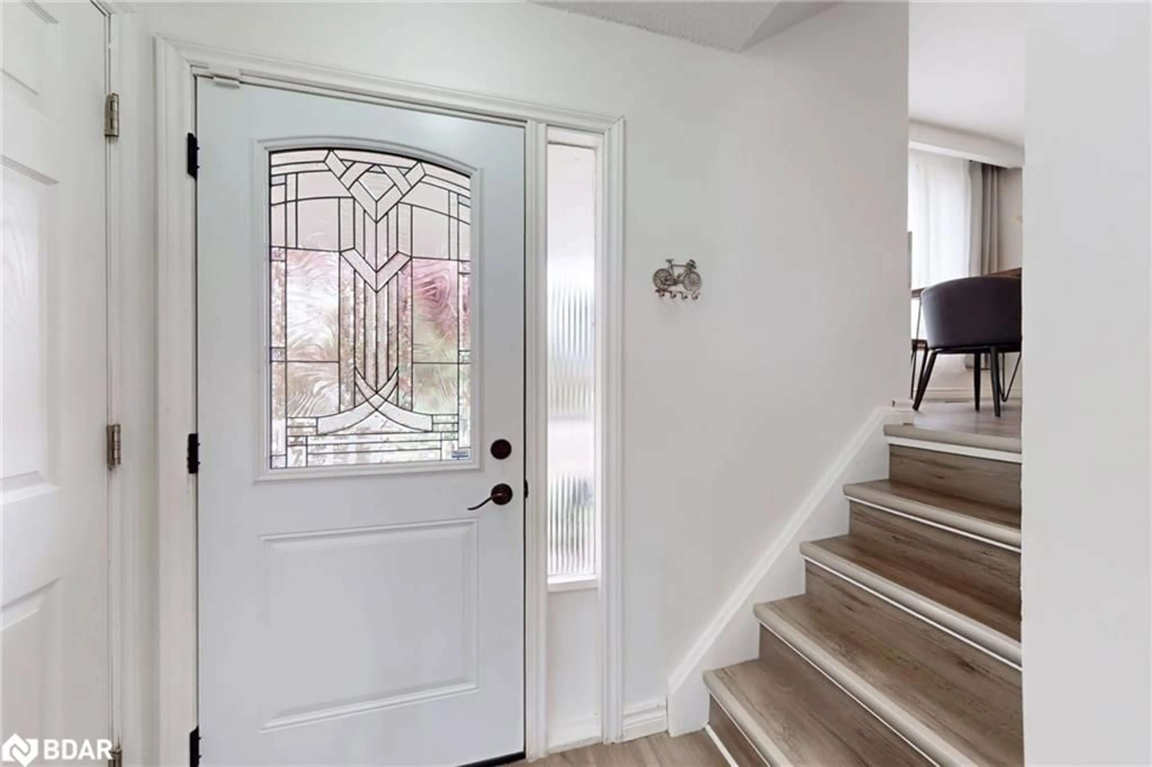 Indoor entryway for 34 Martin St, Bradford Ontario L3Z 1Z5