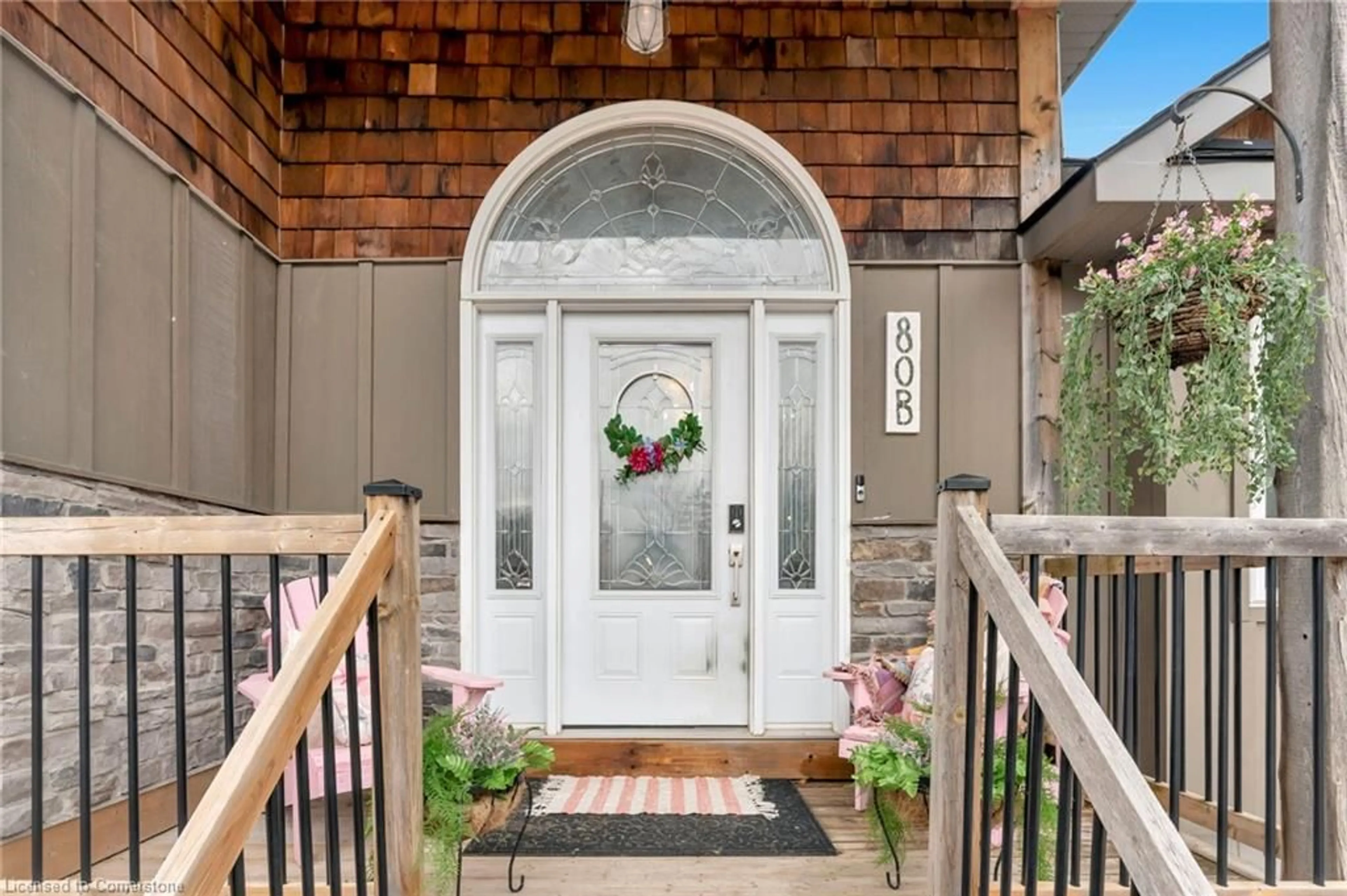Indoor entryway for 80B Frederick St, Woodstock Ontario N4S 7W1