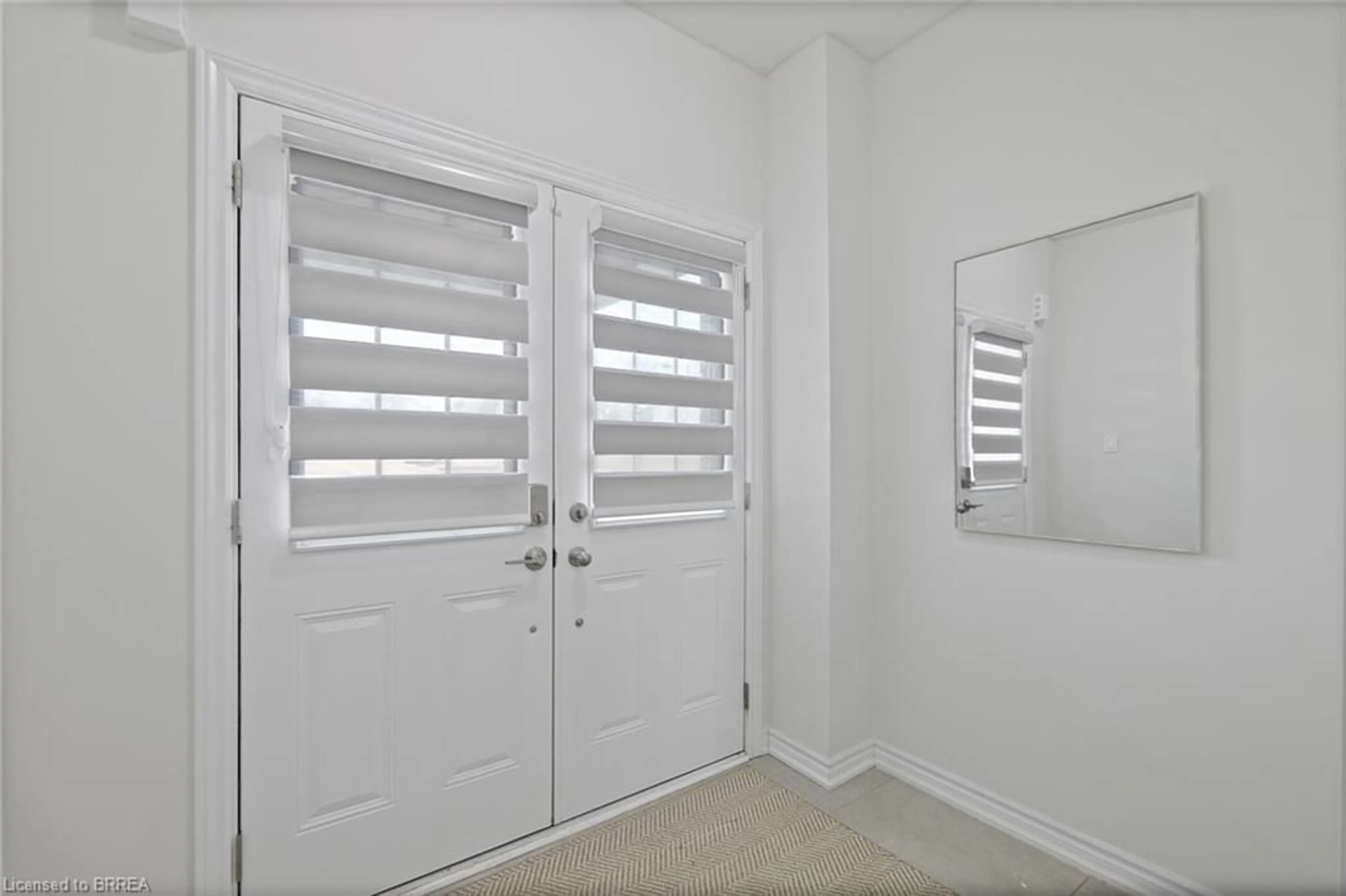 Indoor entryway for 86 Gilham Way, Paris Ontario N0E 1N0