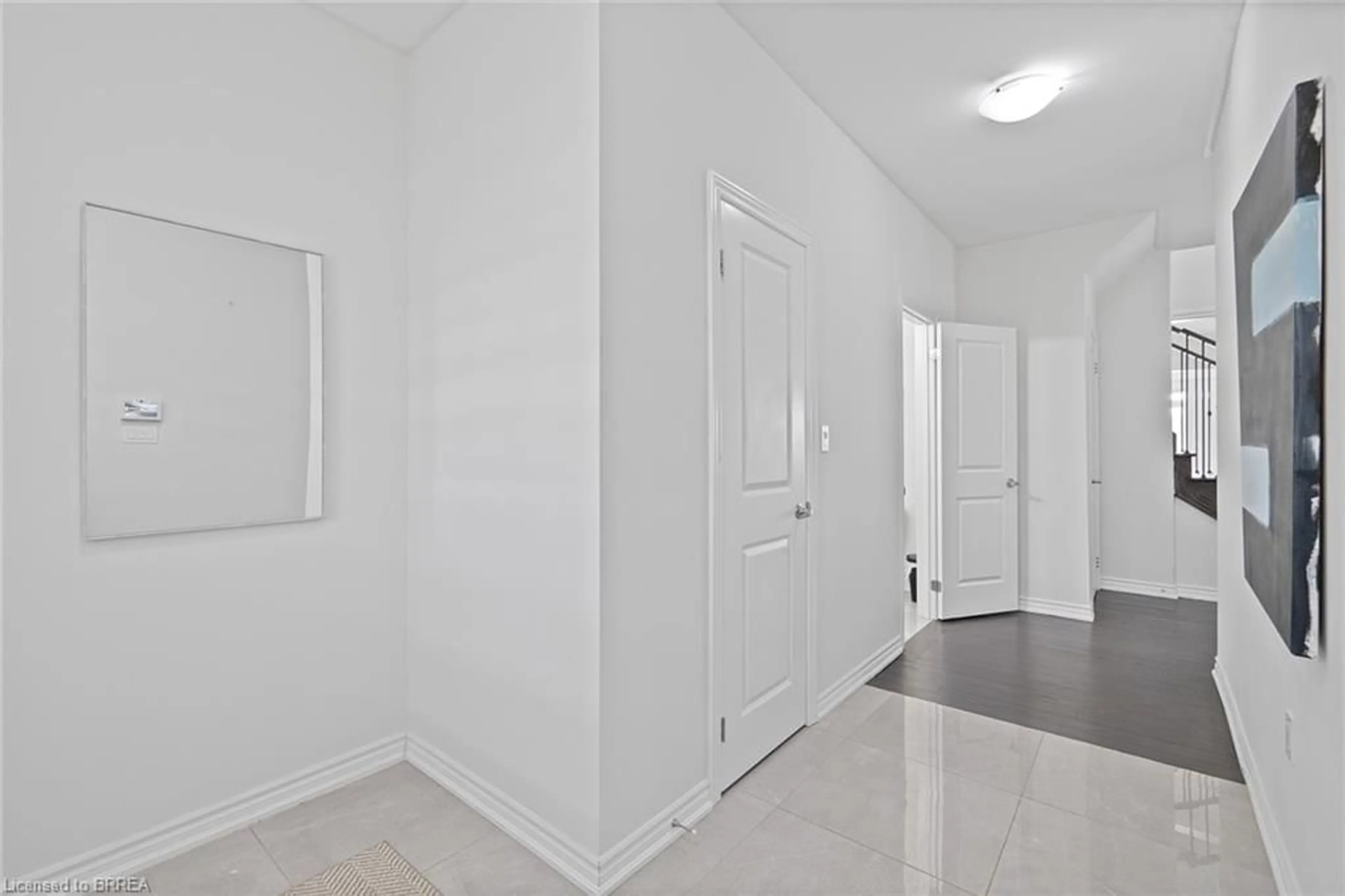 Indoor entryway for 86 Gilham Way, Paris Ontario N0E 1N0