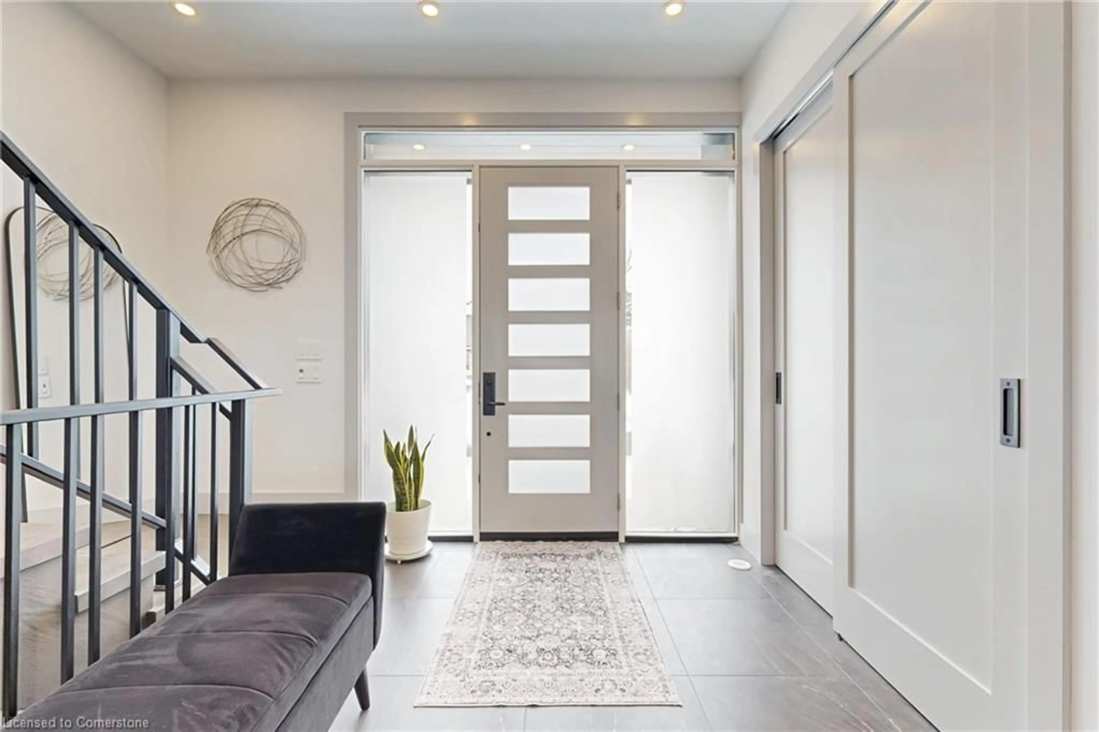 Indoor entryway for 169 Euston Rd, Burlington Ontario L7L 4V7