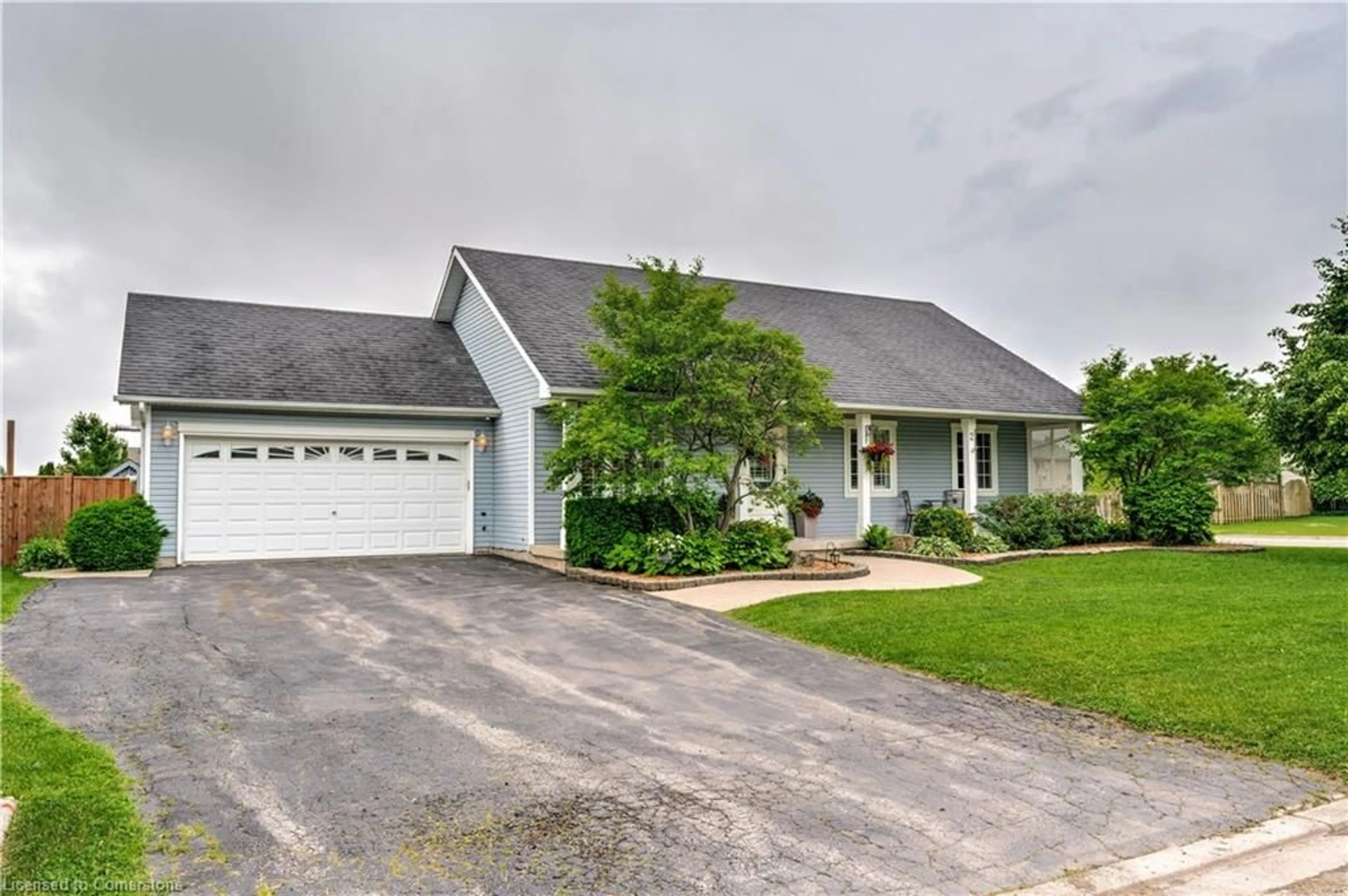 Home with vinyl exterior material, street for 2 Oak Cres, Hagersville Ontario N0A 1H0