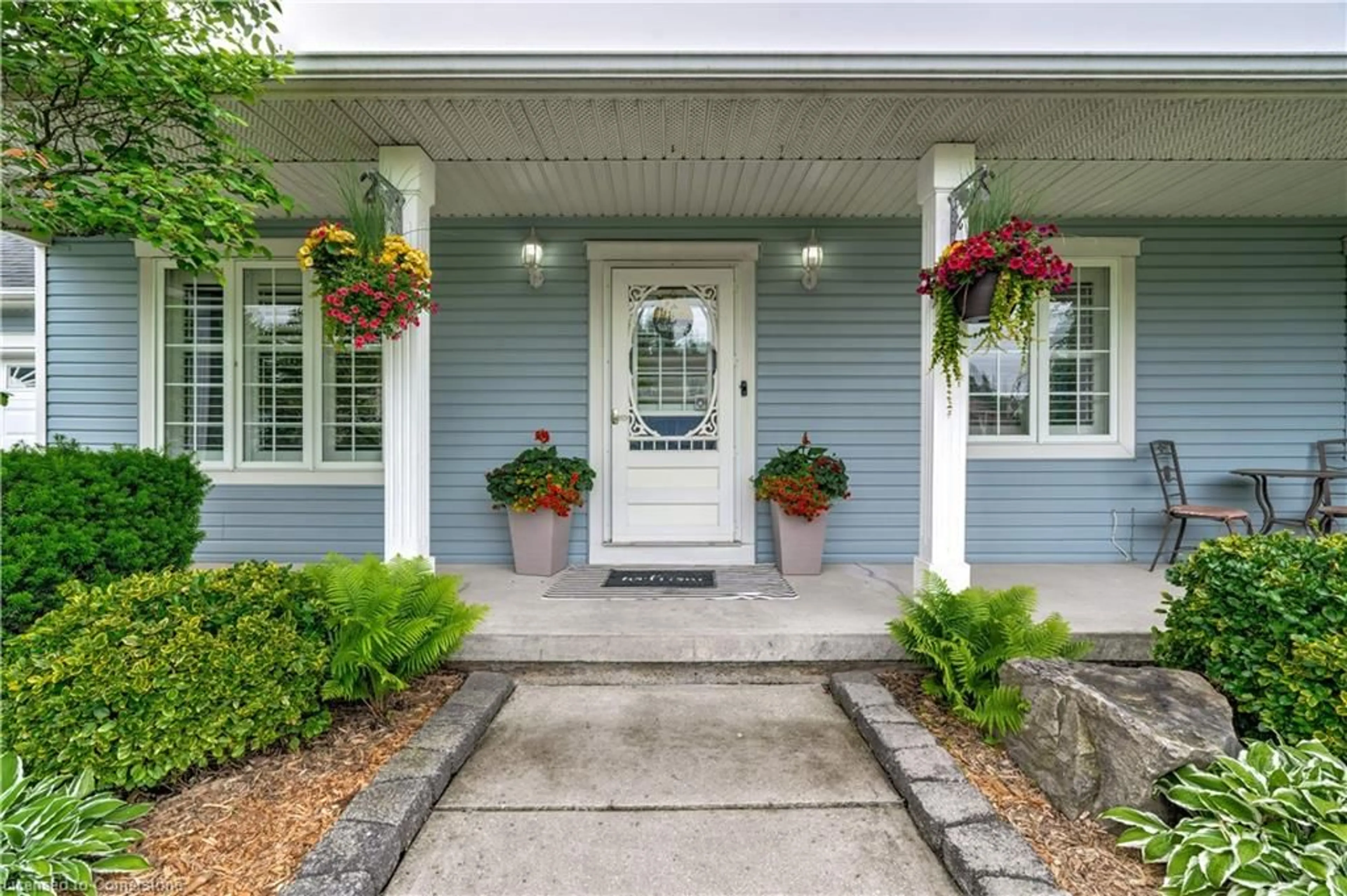 Indoor entryway for 2 Oak Cres, Hagersville Ontario N0A 1H0