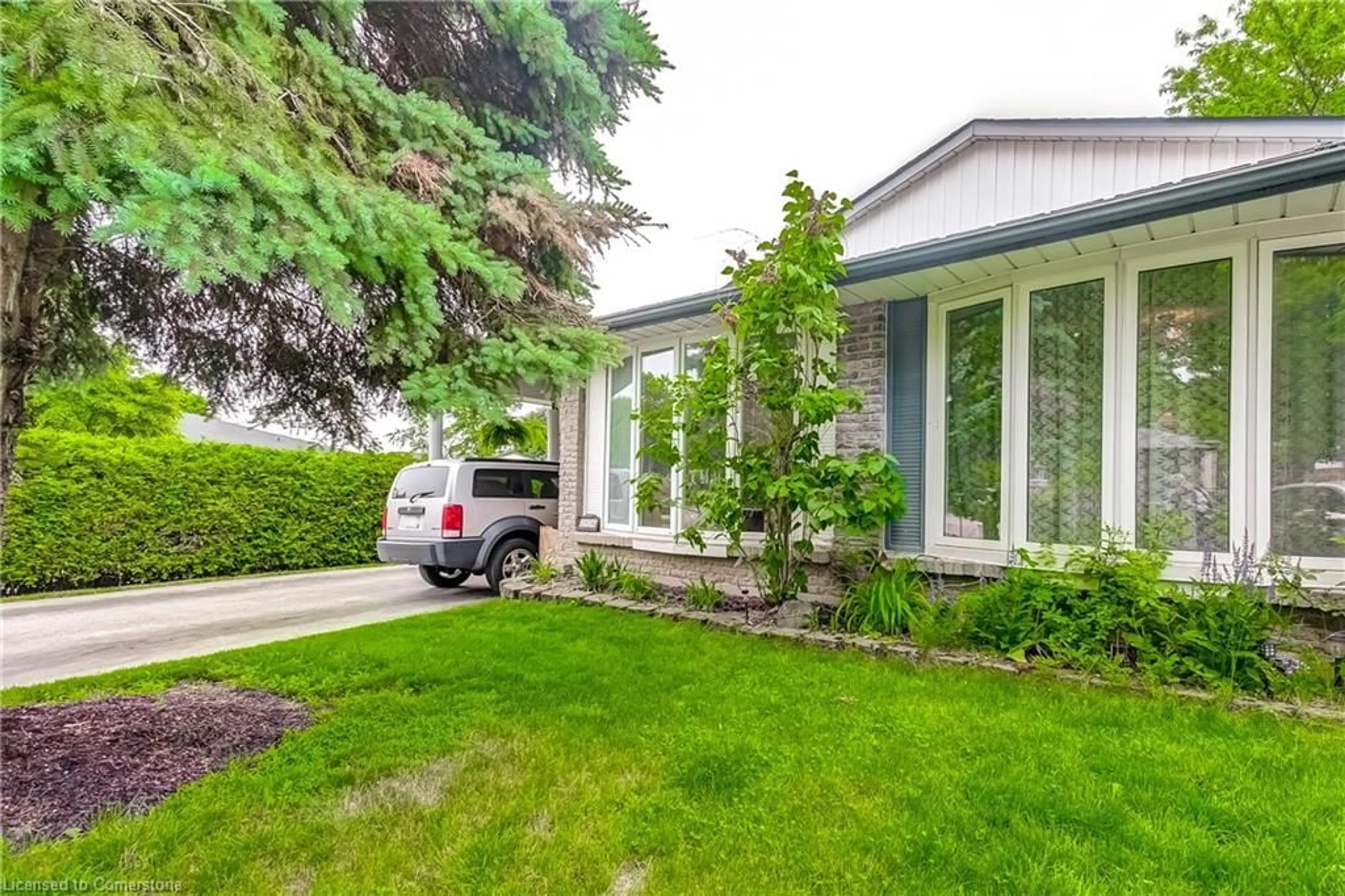 Home with vinyl exterior material, street for 2034 Canning Crt, Burlington Ontario L7P 3S5