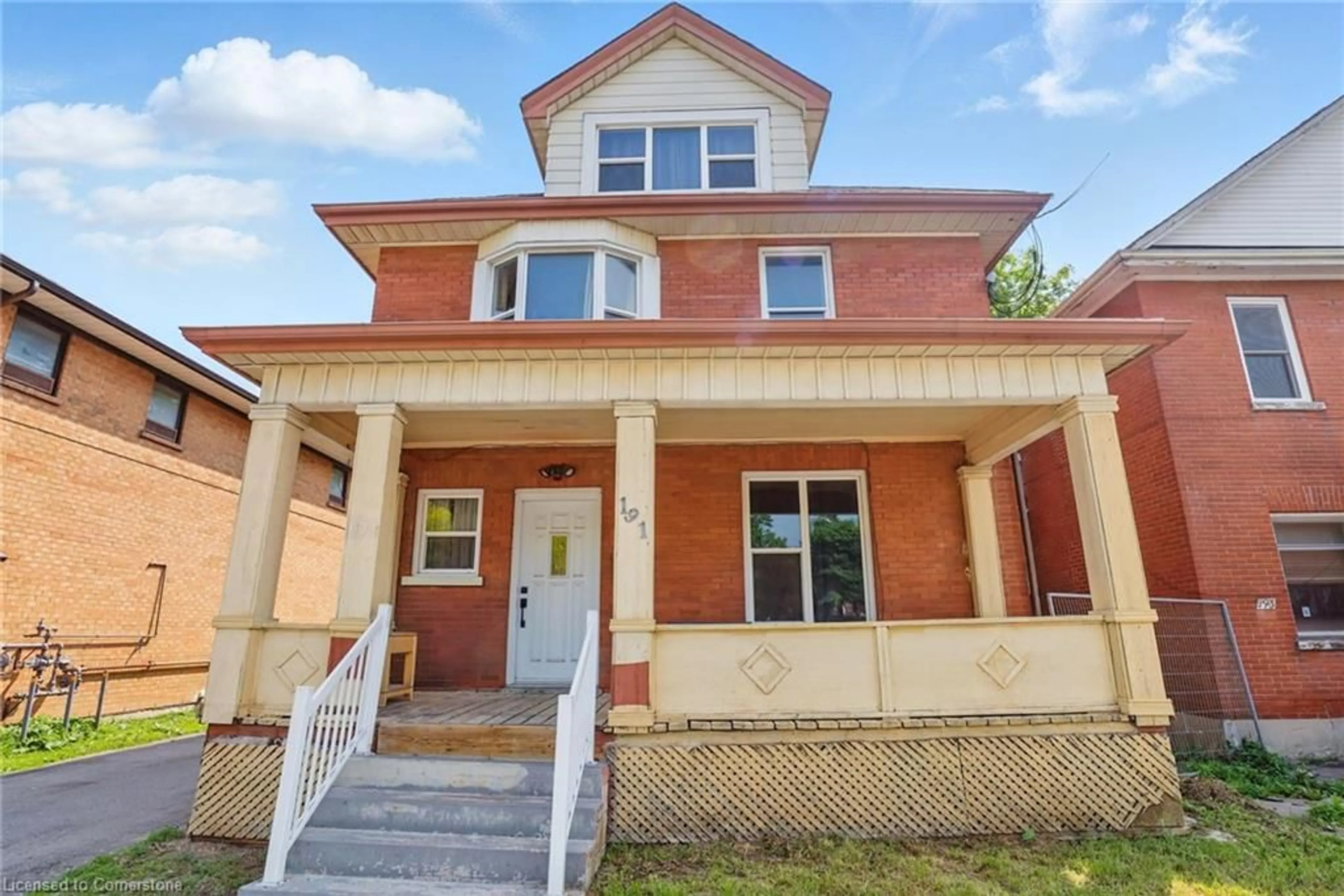 Home with brick exterior material, building for 191 Simcoe St, Oshawa Ontario L1H 4H2