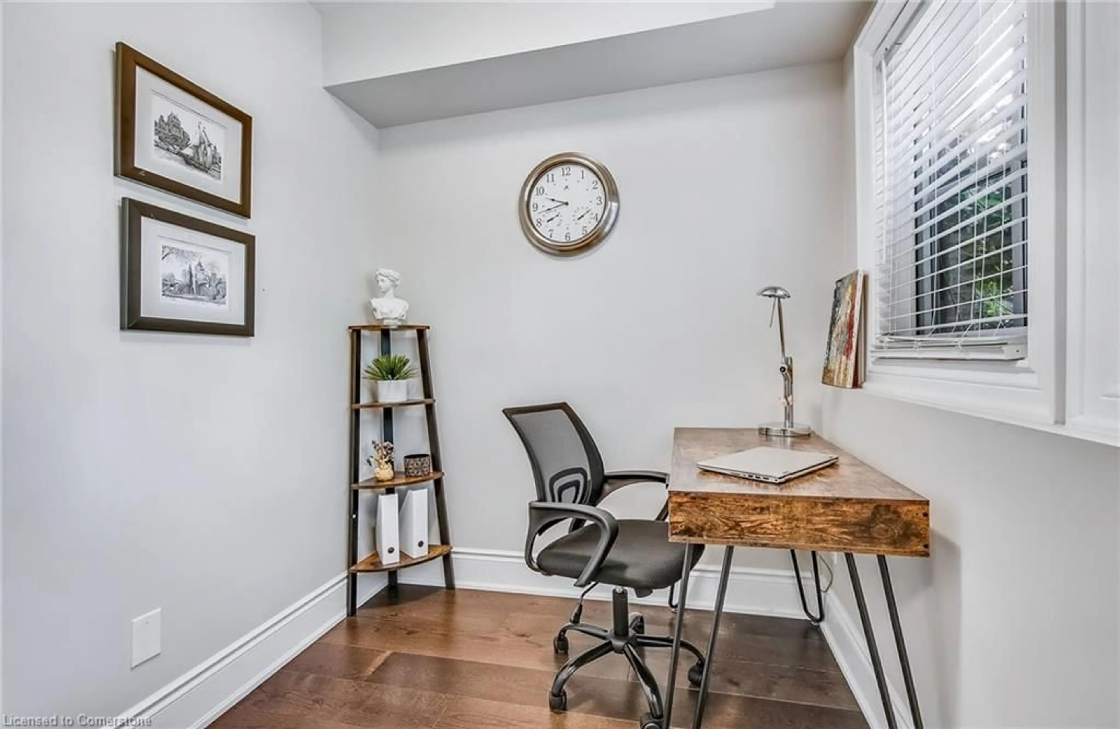 A pic of a room for 41 Twenty Ninth St, Etobicoke Ontario M8V 3E2