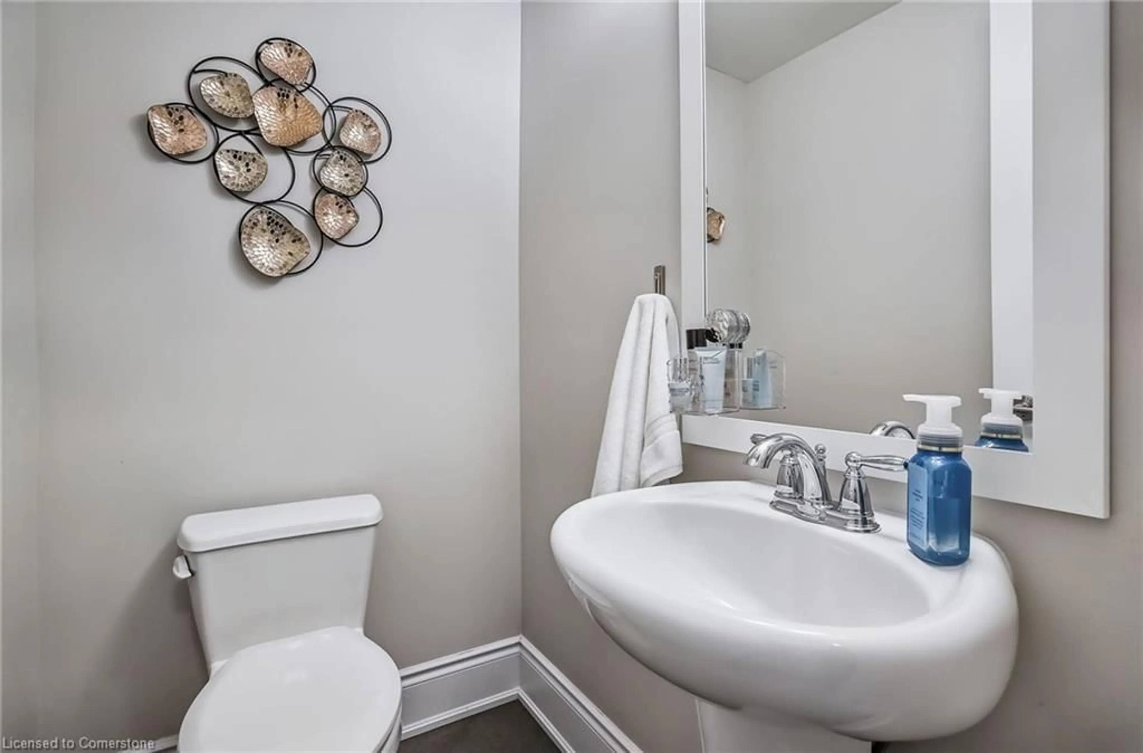 Standard bathroom, ceramic/tile floor for 41 Twenty Ninth St, Etobicoke Ontario M8V 3E2