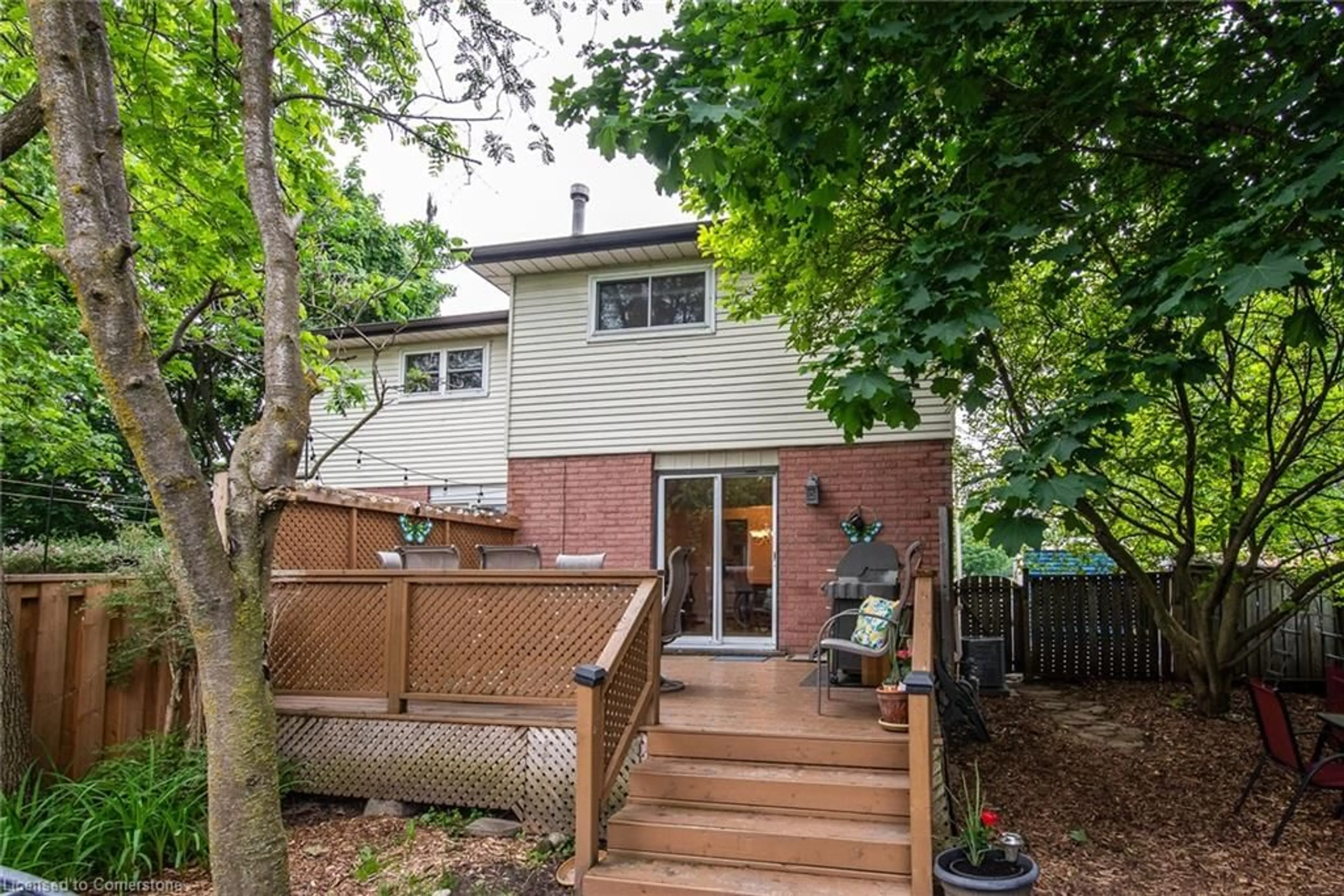 Patio, street for 289 A Northlake Dr, Waterloo Ontario N2V 1N9
