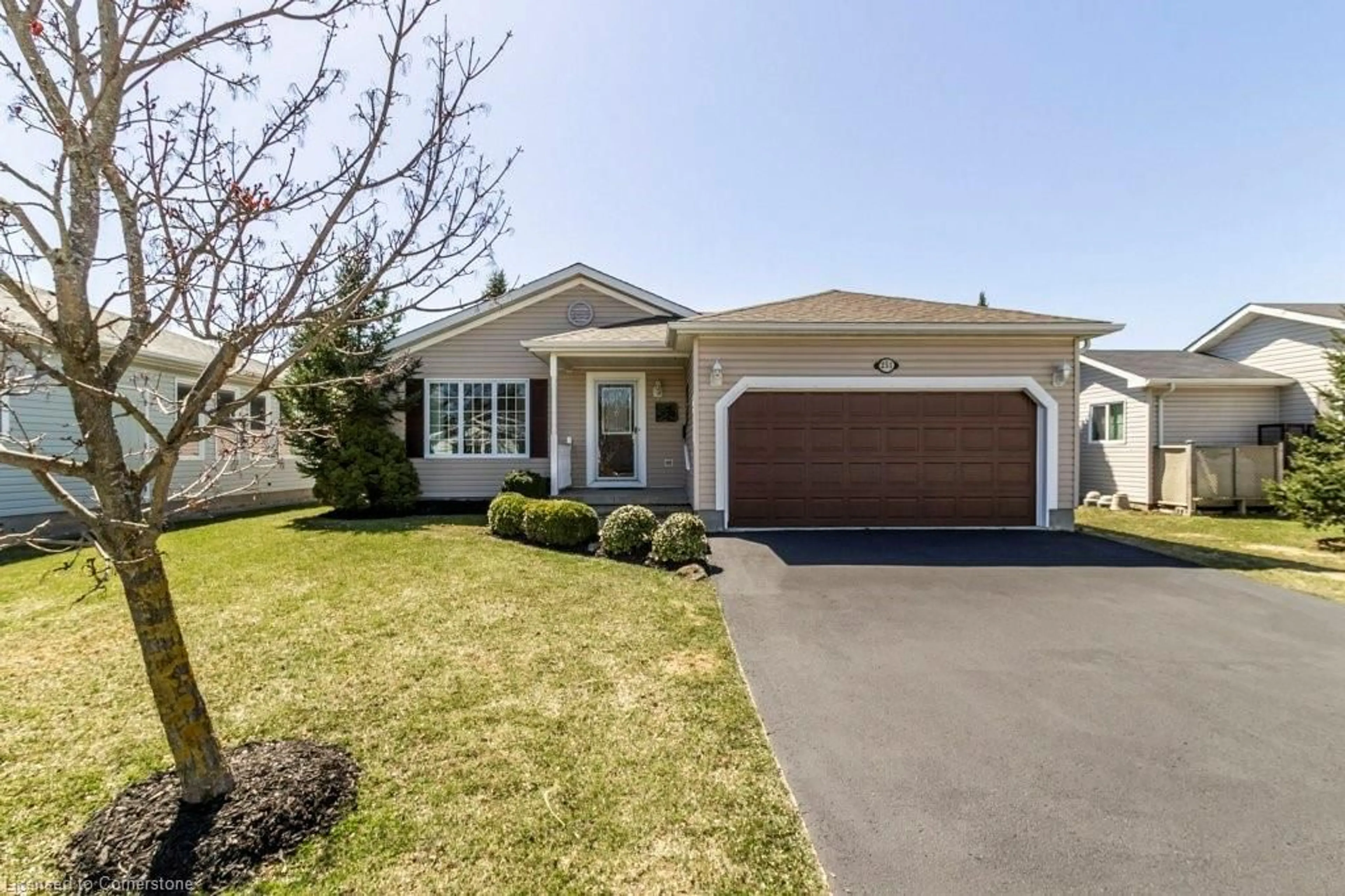 Home with vinyl exterior material, street for 251 Glenariff Dr, Freelton Ontario L8B 1A5