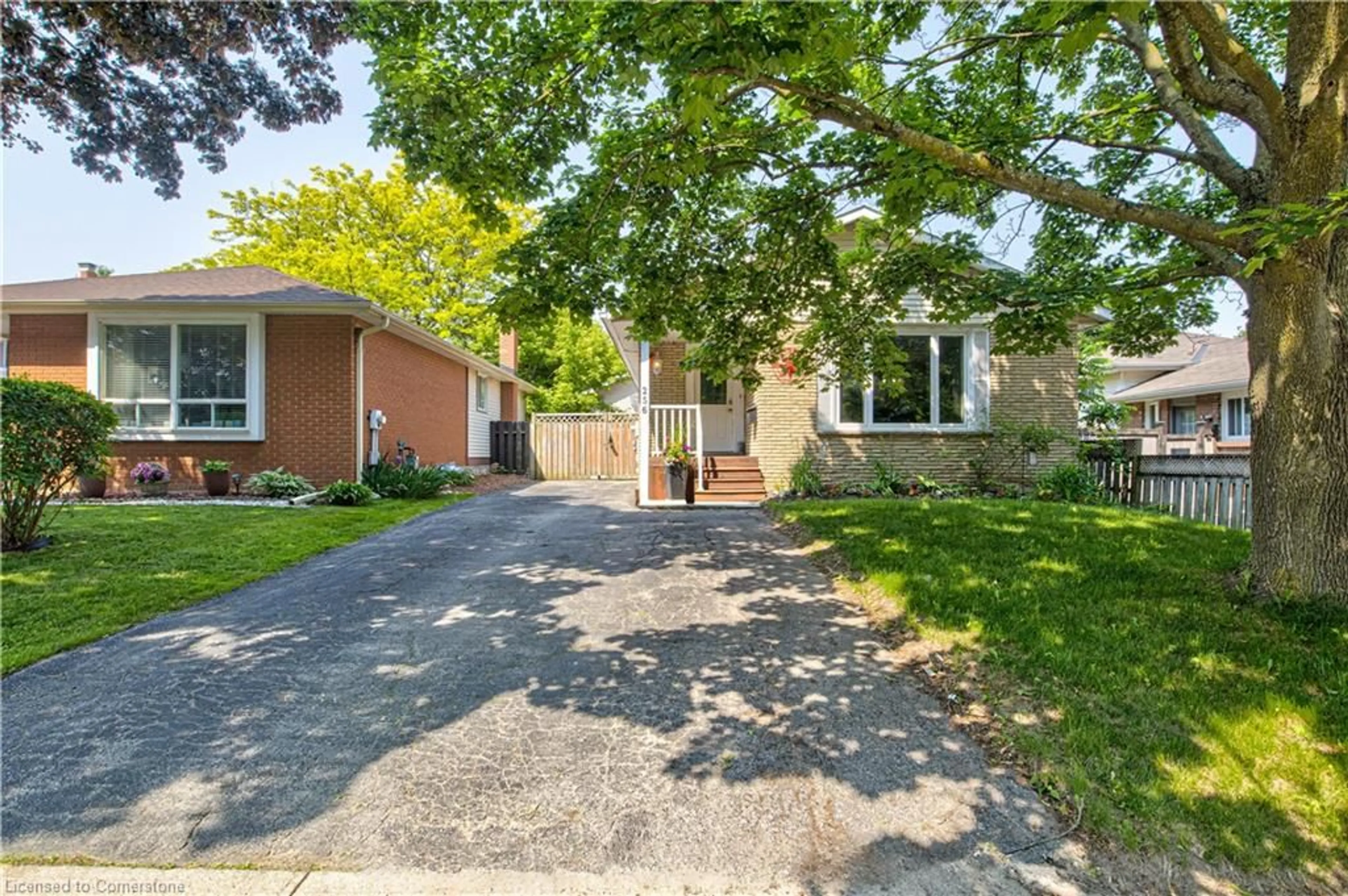 A pic from outside/outdoor area/front of a property/back of a property/a pic from drone, street for 256 Johanna Dr, Cambridge Ontario N1S 4C6