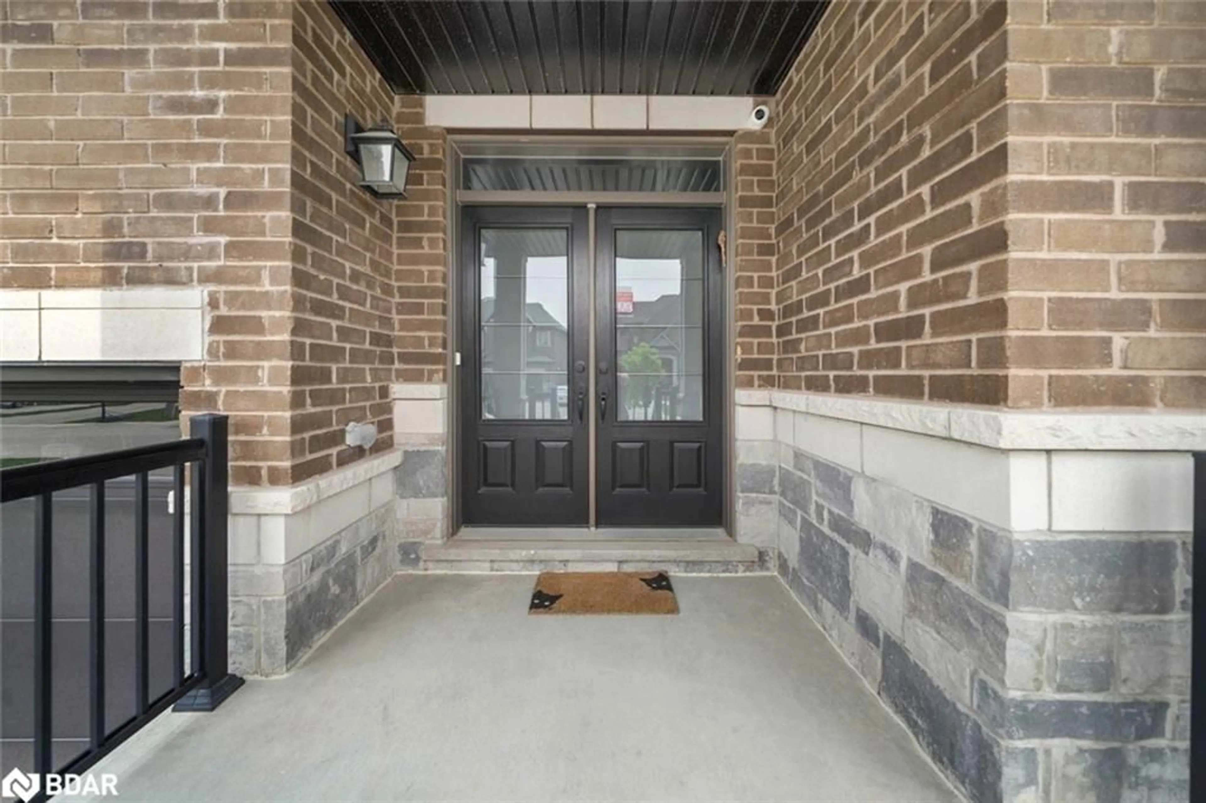 Indoor entryway for 1300 Butler Street, Innisfil Ontario L9S 0L4