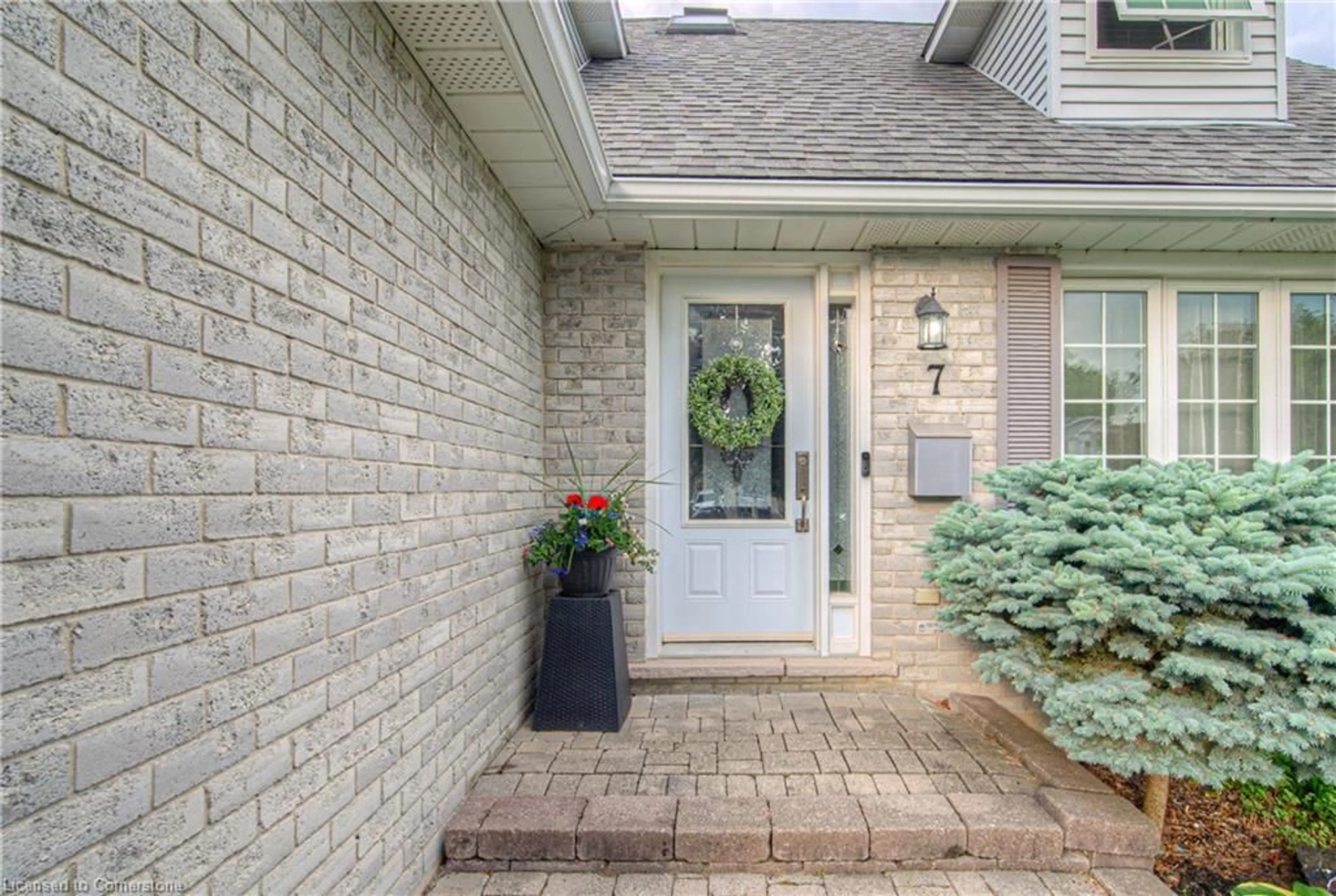 Unknown for 7 Dawn Cres, Cambridge Ontario N3C 3X2