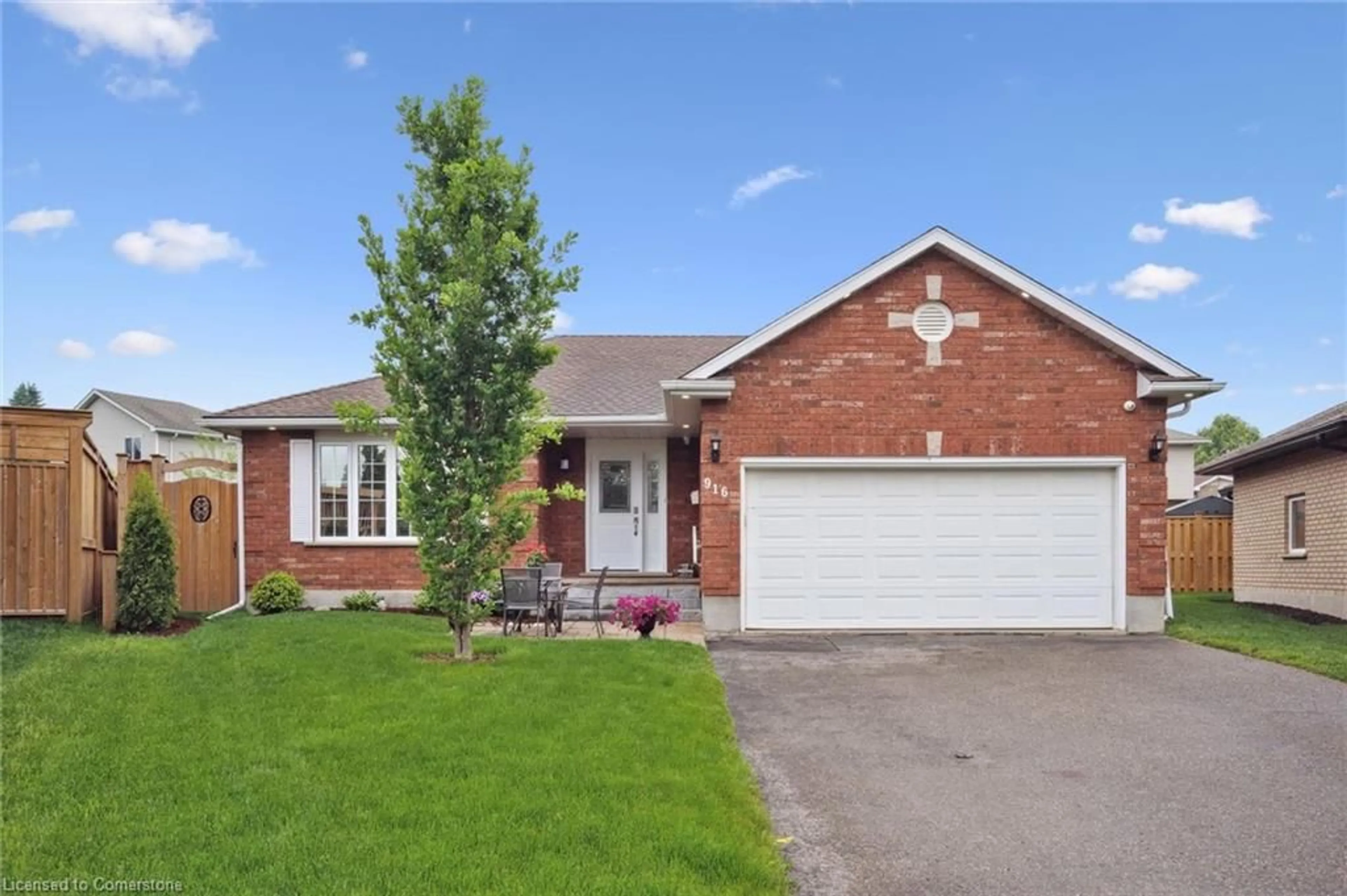 Home with brick exterior material, street for 916 Keewatin Pl, Kitchener Ontario N2B 3W4