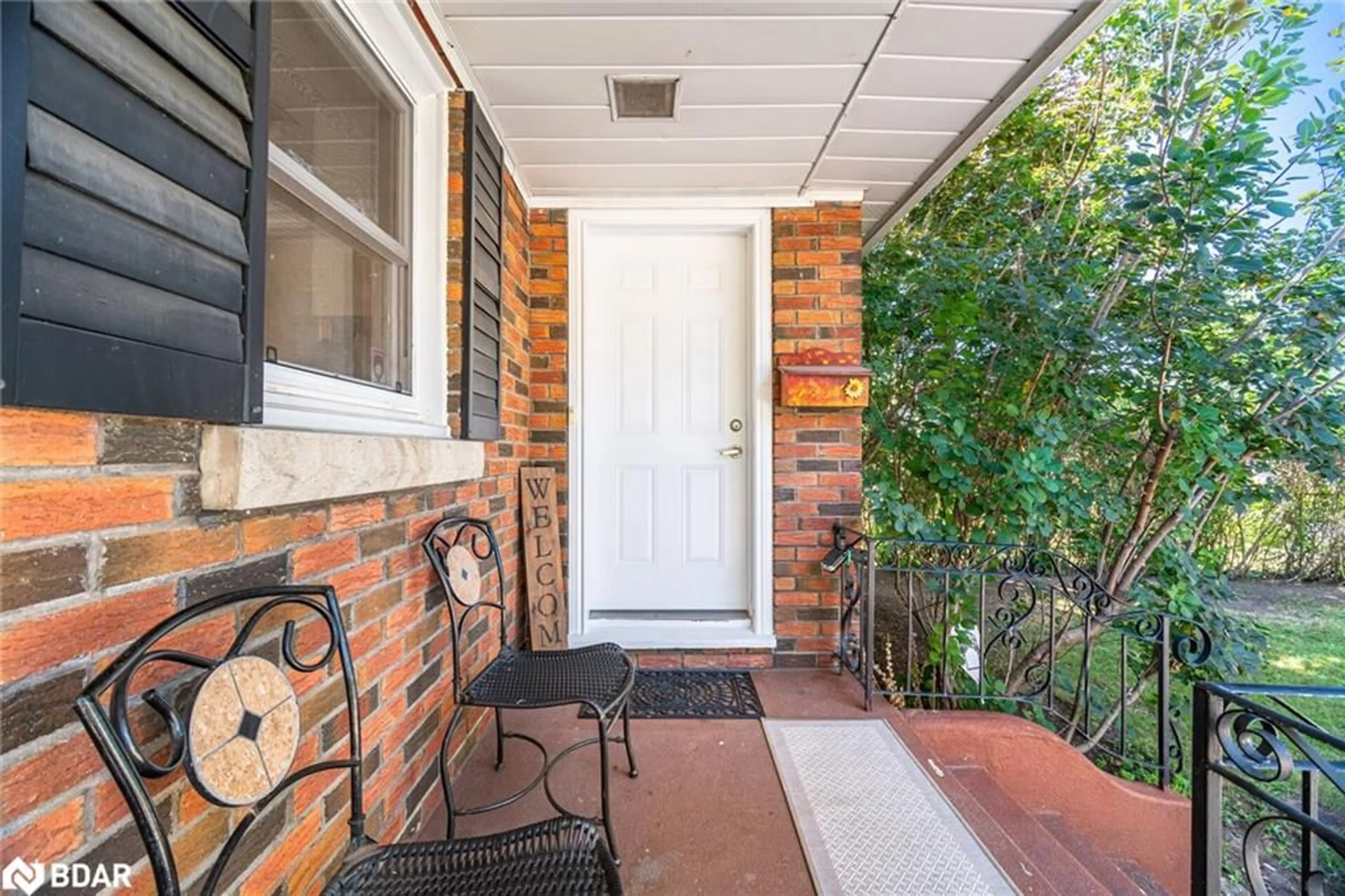 Patio, street for 319 Grantham Ave, St. Catharines Ontario L2M 5A5