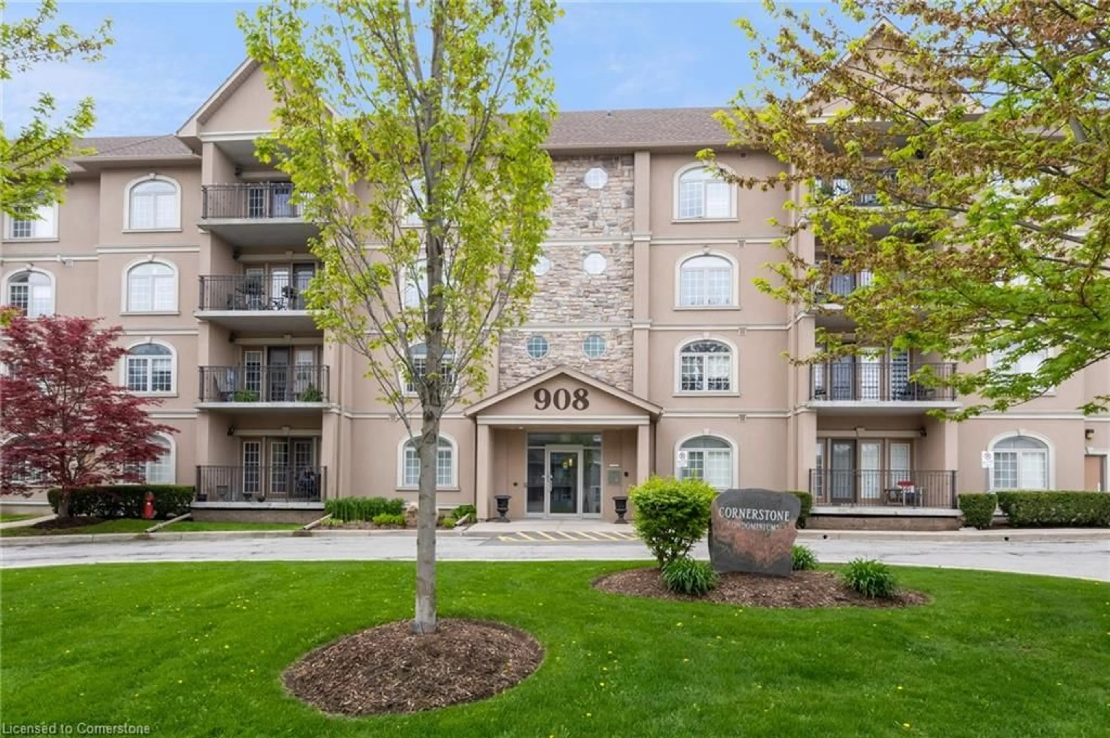 Patio, building for 908 Mohawk Rd #107, Hamilton Ontario L8T 2R8
