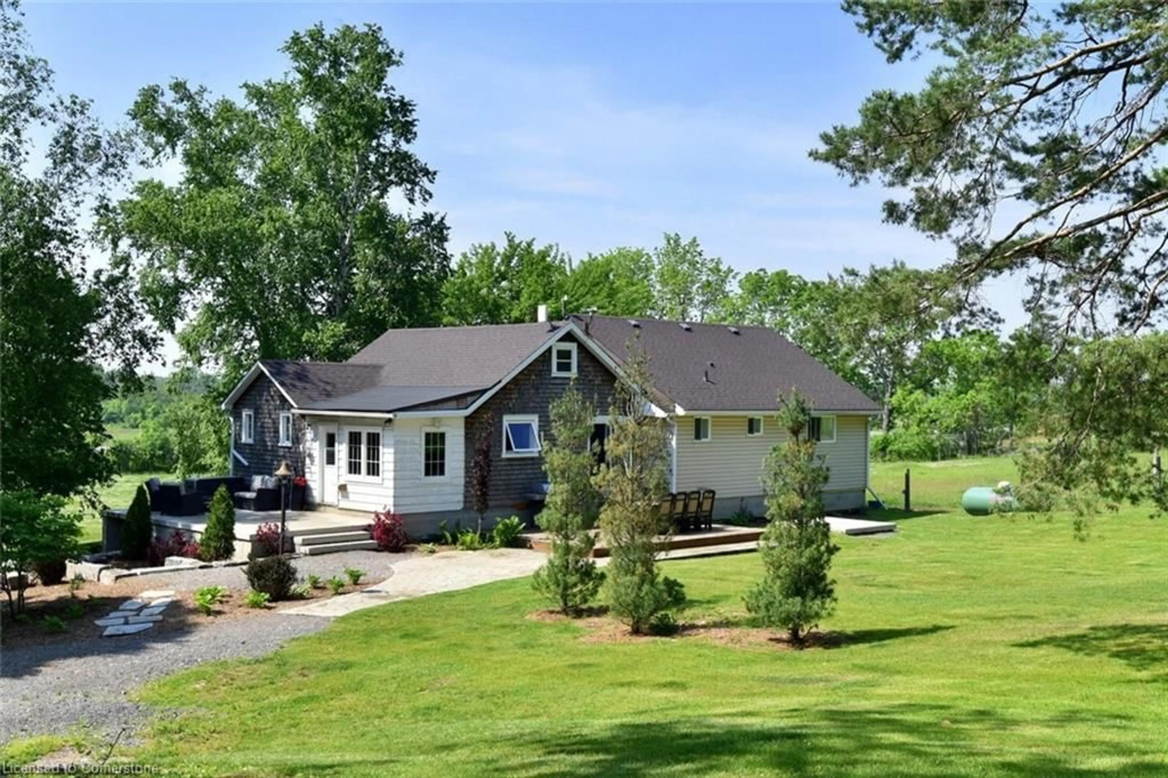 A pic from outside/outdoor area/front of a property/back of a property/a pic from drone, unknown for 1344 Highway 8 Hwy, Flamborough Ontario N1R 5S2