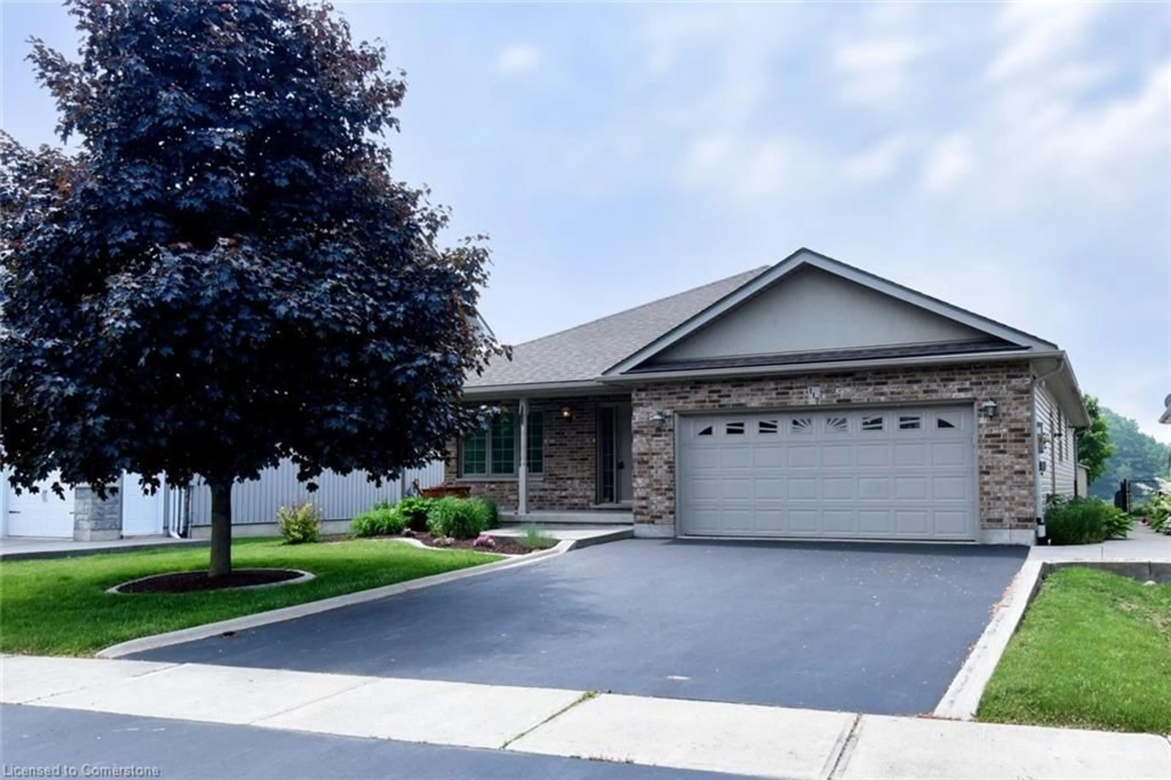 Home with vinyl exterior material, street for 117 Dunrobin Dr, Caledonia Ontario N3W 2P4