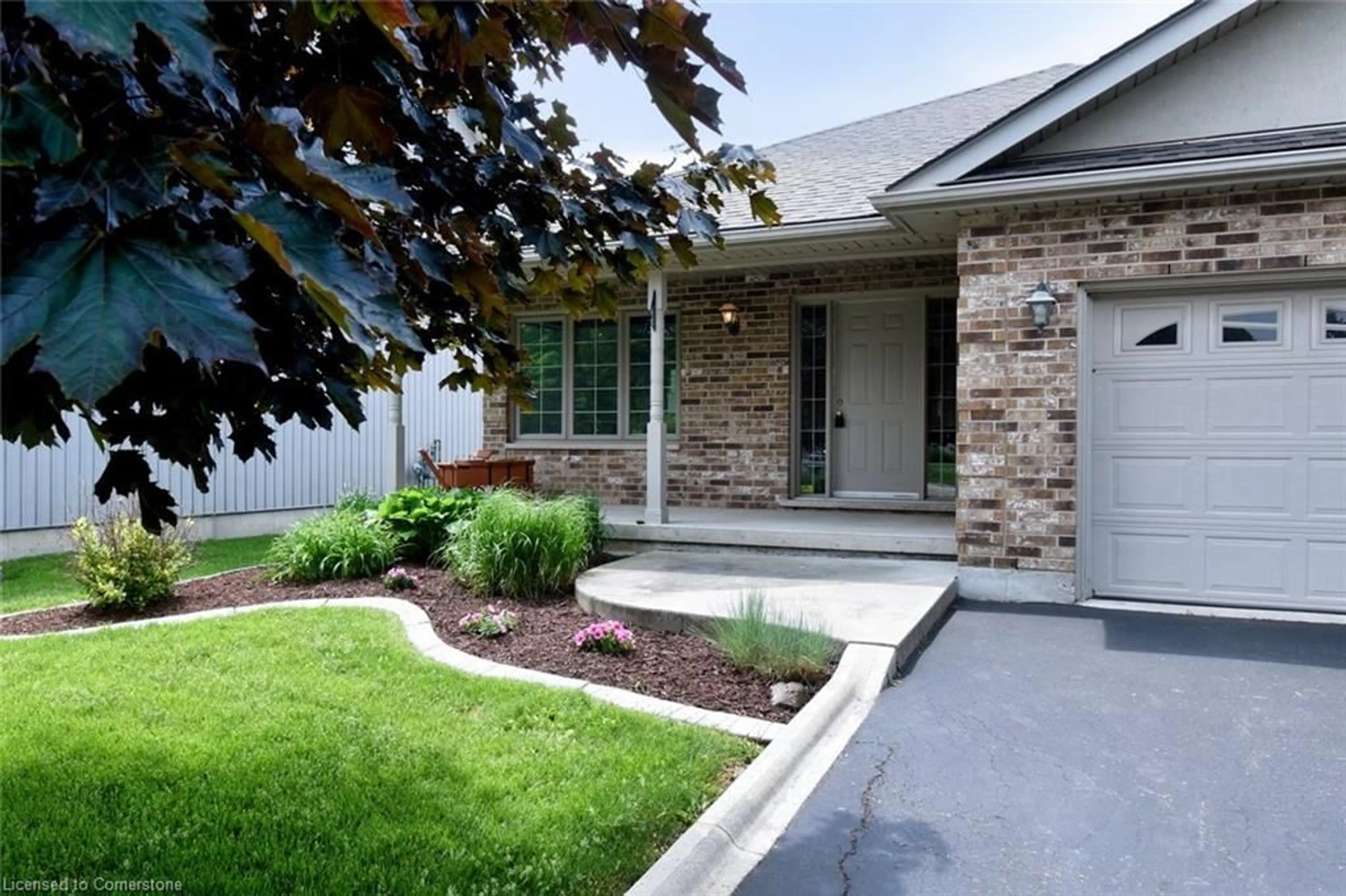 Home with brick exterior material, street for 117 Dunrobin Dr, Caledonia Ontario N3W 2P4