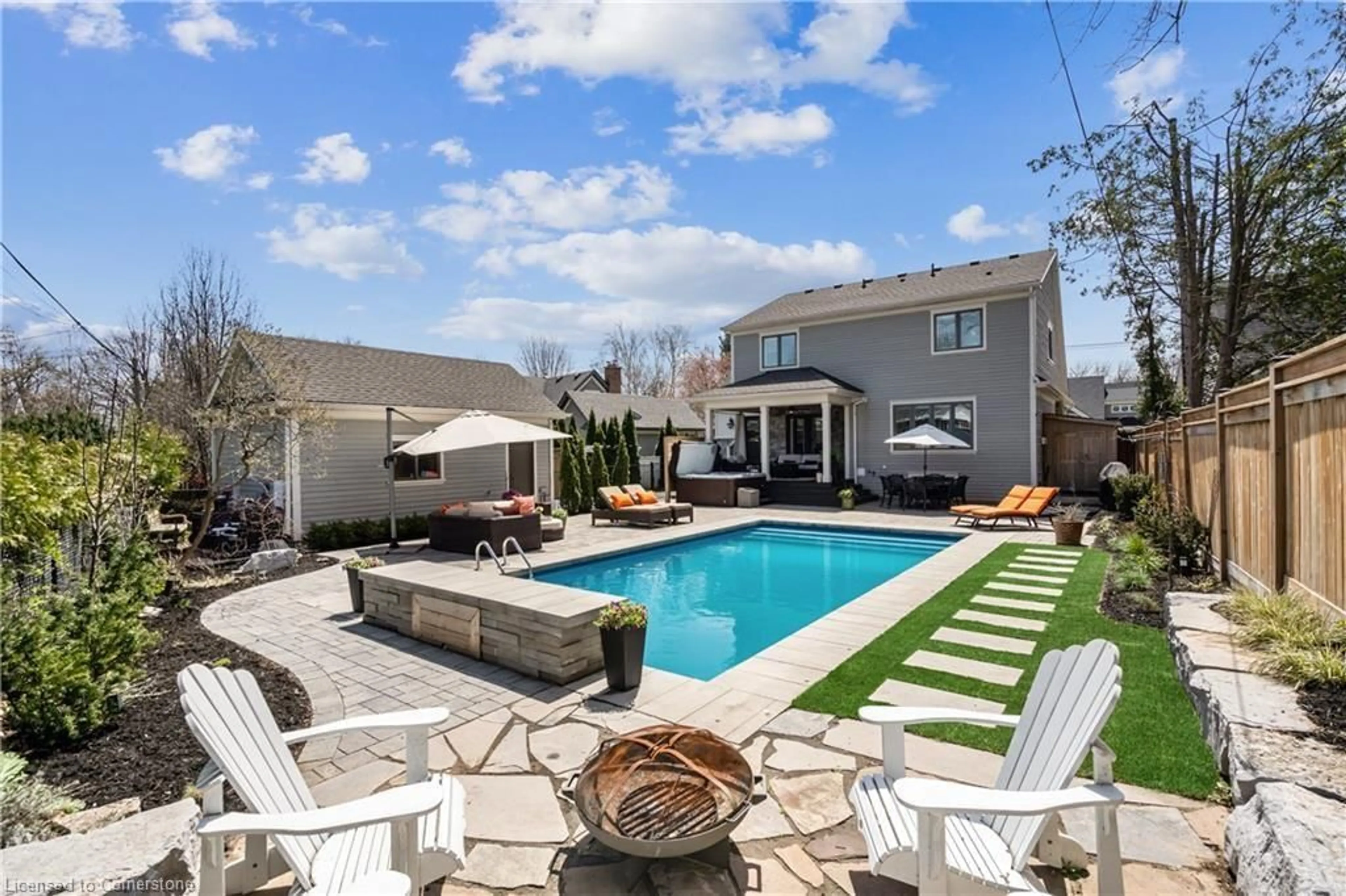 Pool for 573 Woodland Ave, Burlington Ontario L7R 2S3