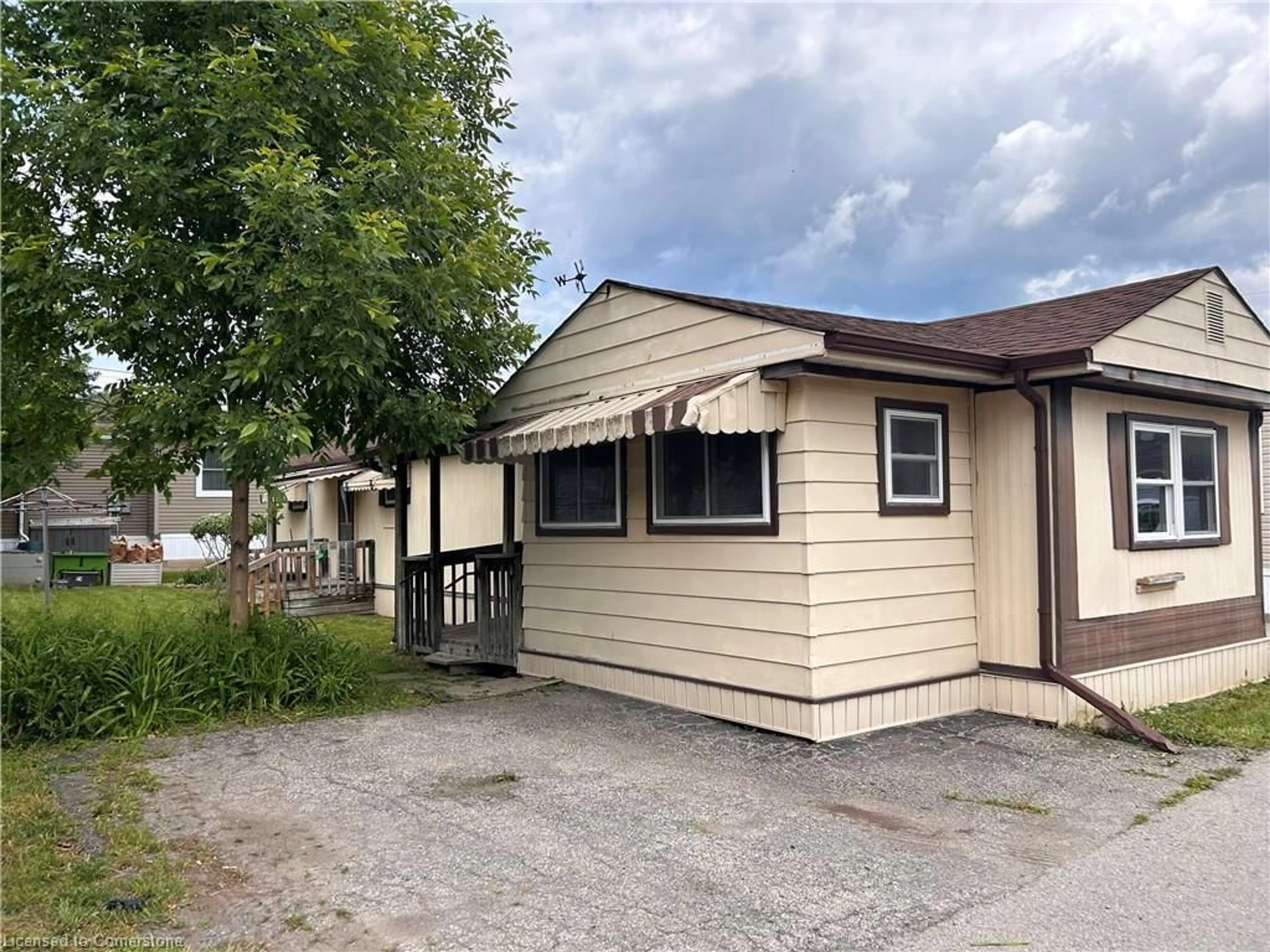 Home with vinyl exterior material, street for 4581 Anna Lane, Beamsville Ontario L3J 0W1
