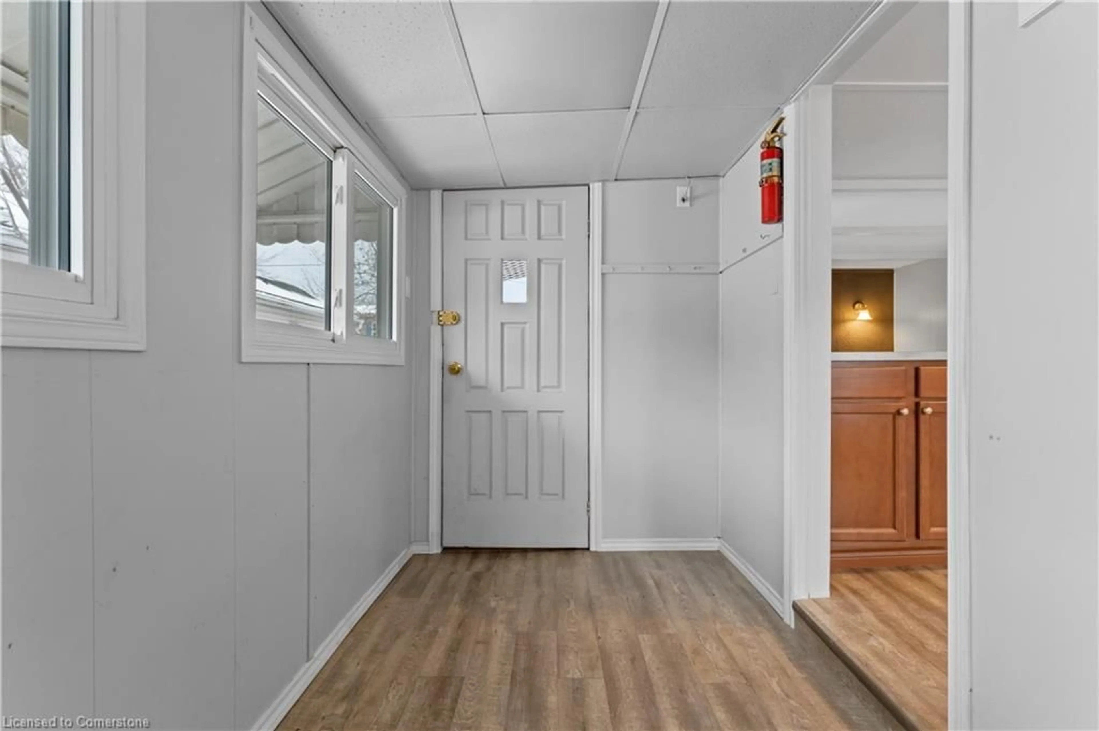 Indoor entryway for 4581 Anna Lane, Beamsville Ontario L3J 0W1