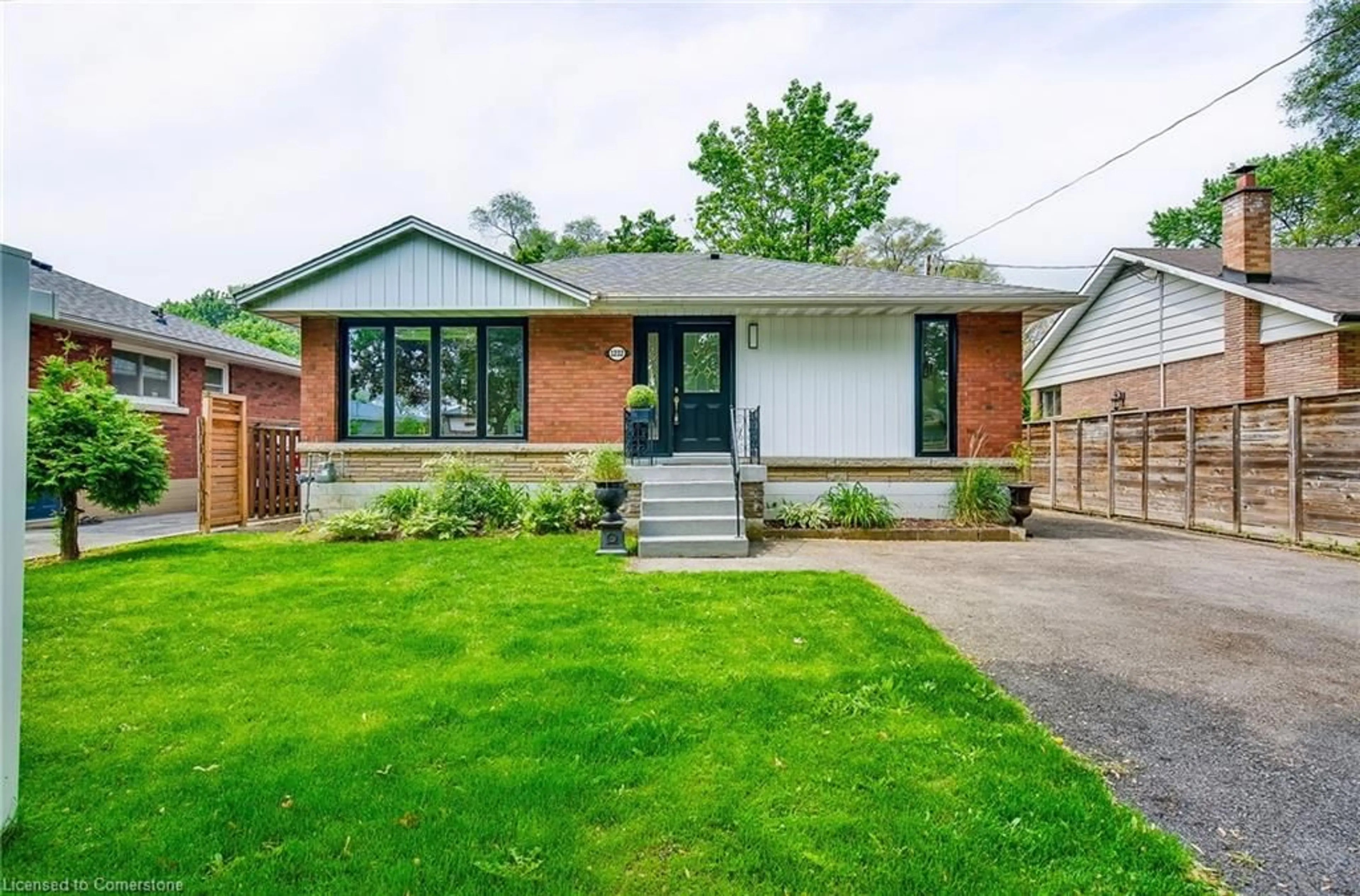 Home with brick exterior material, street for 1232 Homewood Dr, Burlington Ontario L7P 2M4
