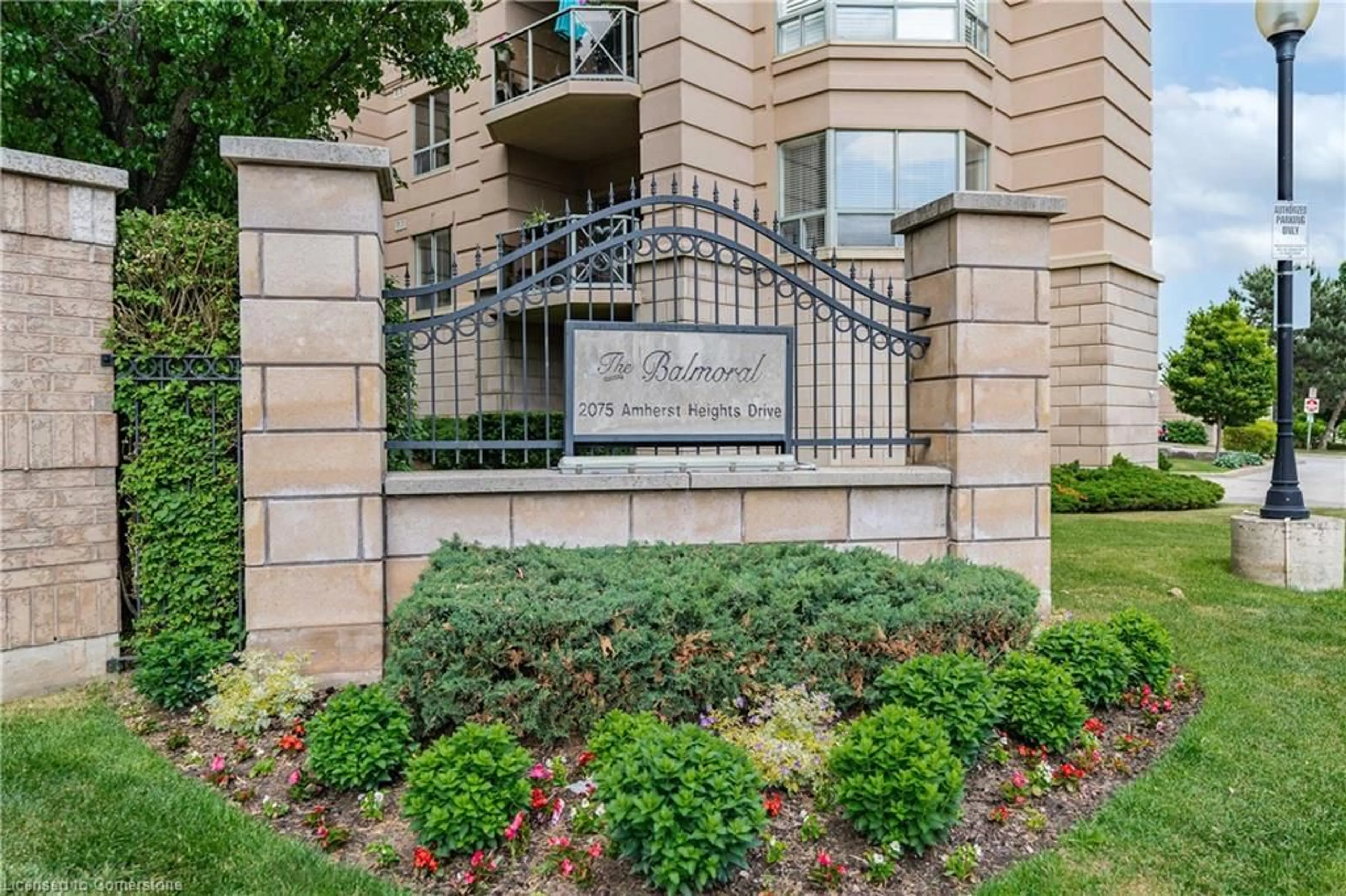Indoor entryway for 2075 Amherst Heights Dr #506, Burlington Ontario L7P 5B8