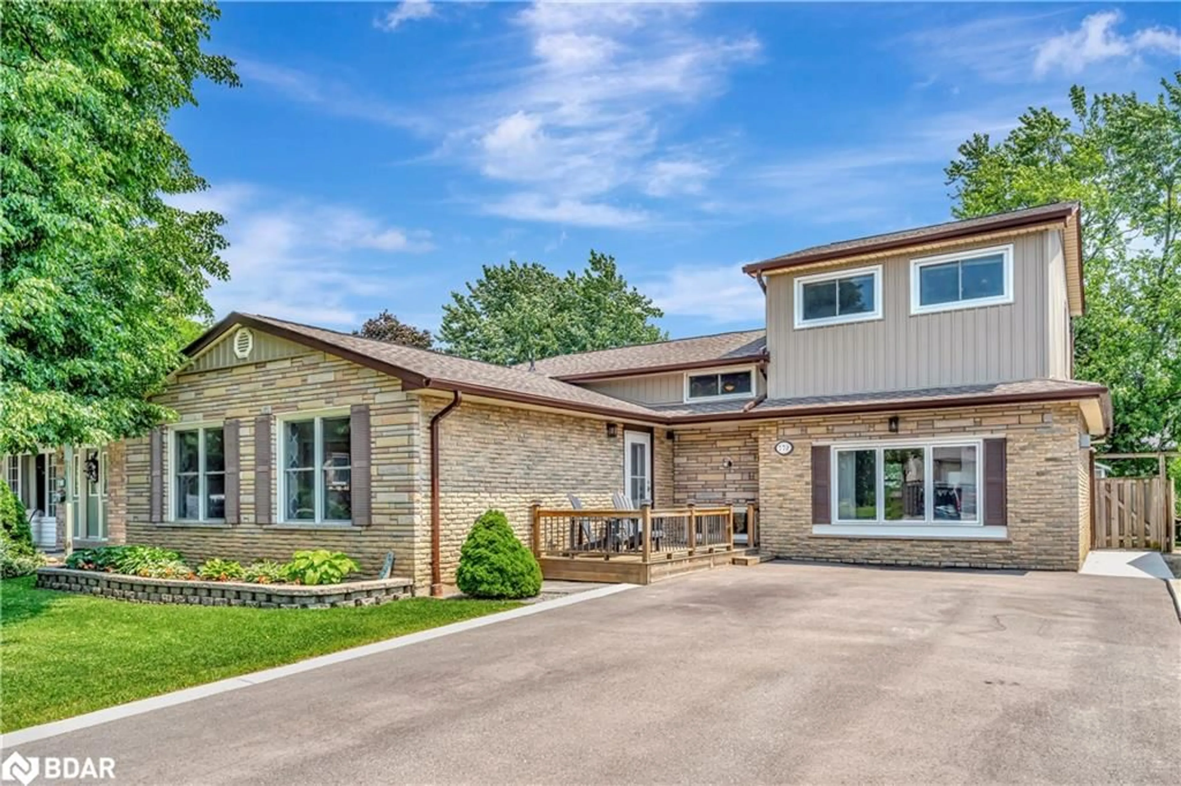 Home with brick exterior material, street for 770 Applewood Cres, Milton Ontario L9T 3C4