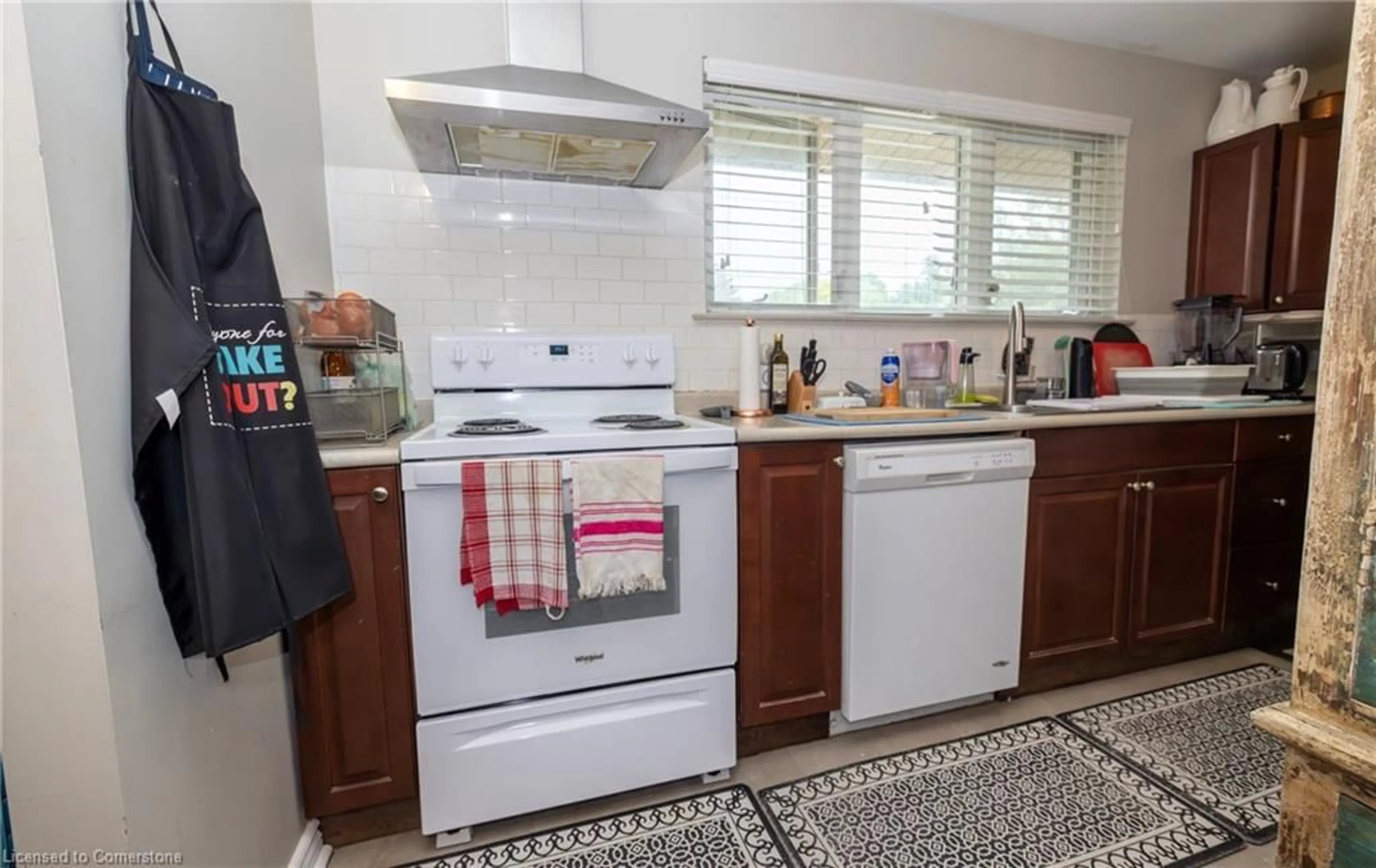 Standard kitchen, ceramic/tile floor for 371 Meadowbrook Dr, Milton Ontario L9T 2C1