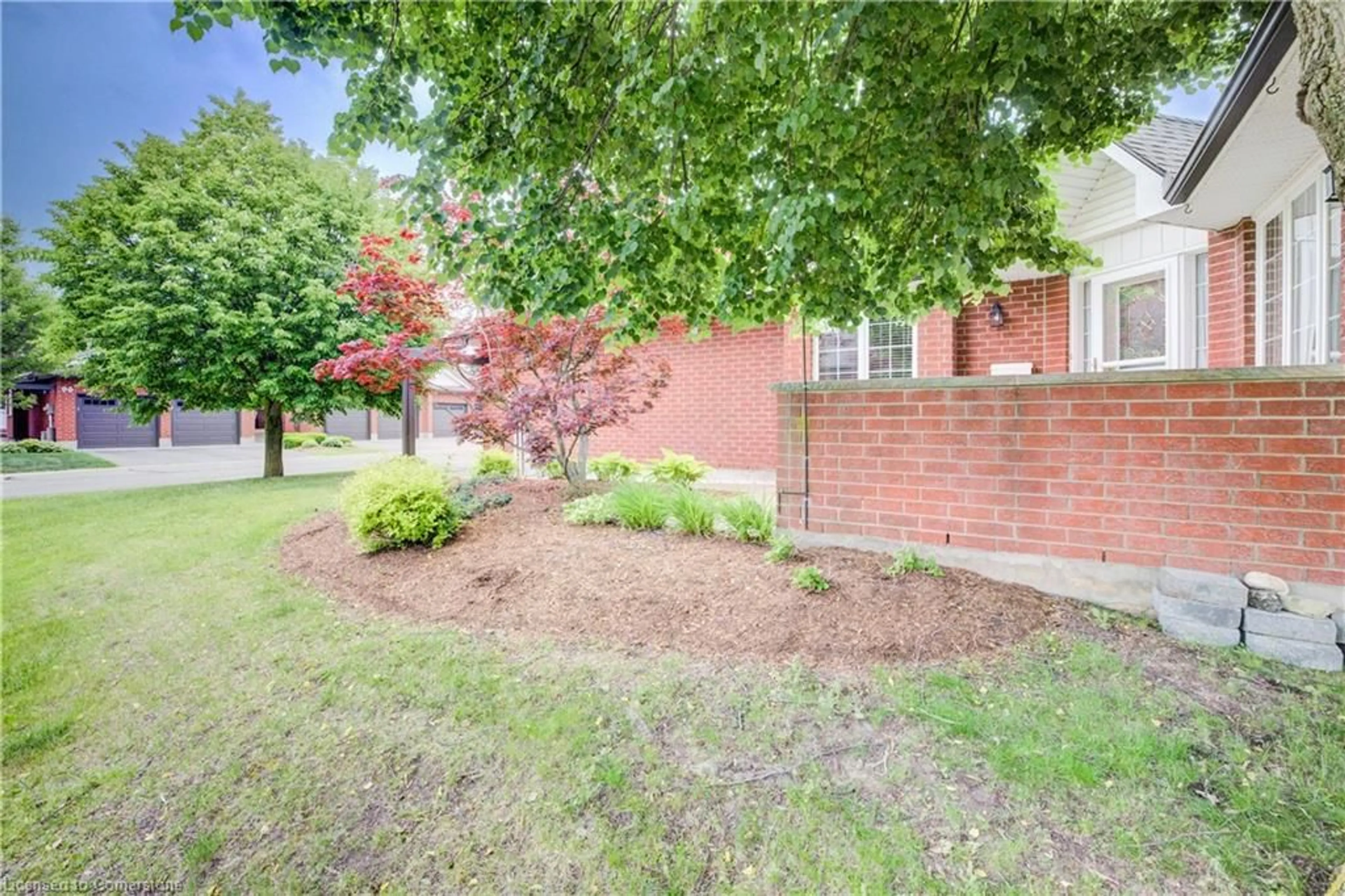 Patio, street for 10 Isherwood Ave #113, Cambridge Ontario N1R 8L8