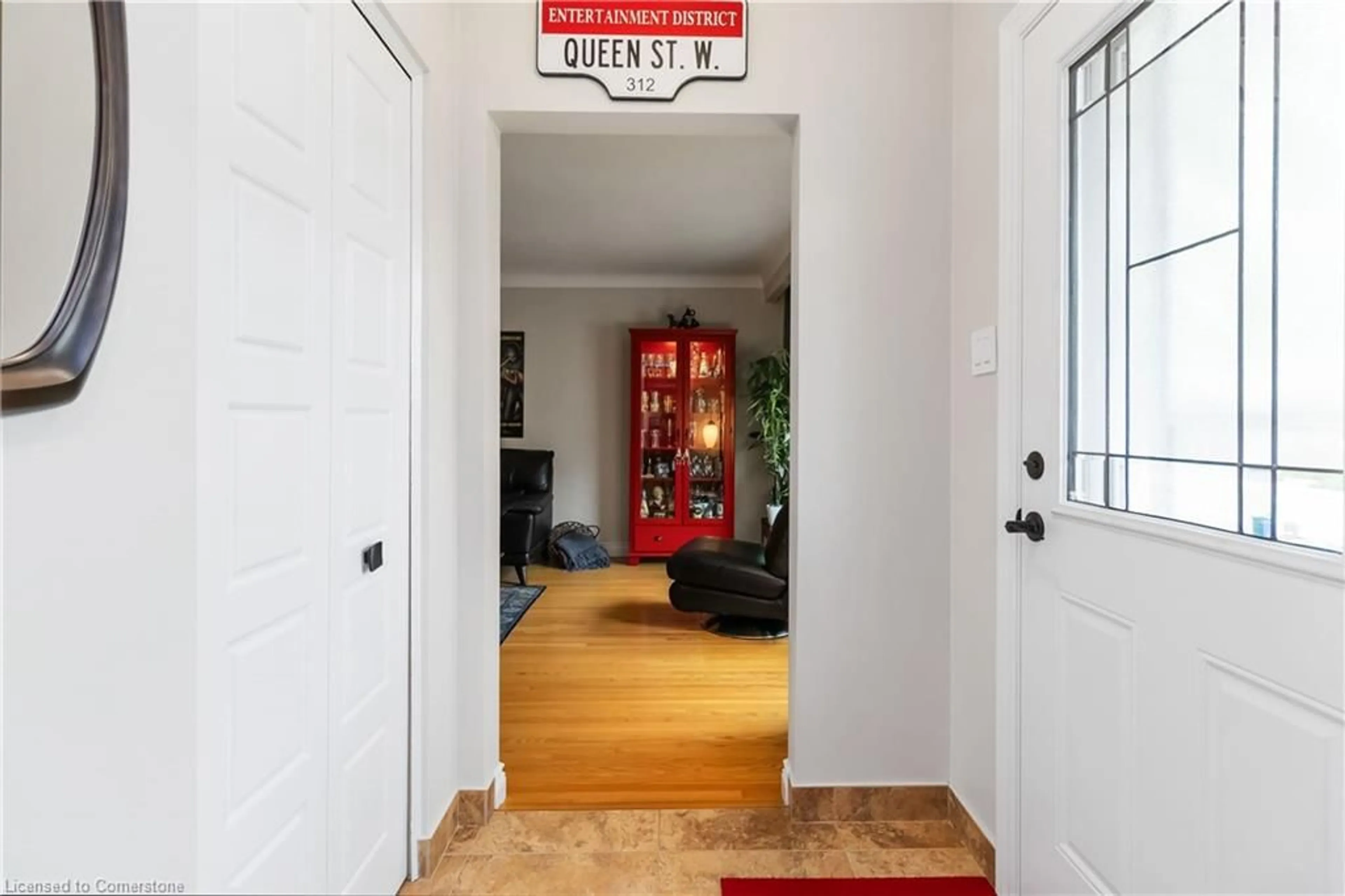 Indoor entryway for 1456 Jefferson Rd, Burlington Ontario L7P 2C6