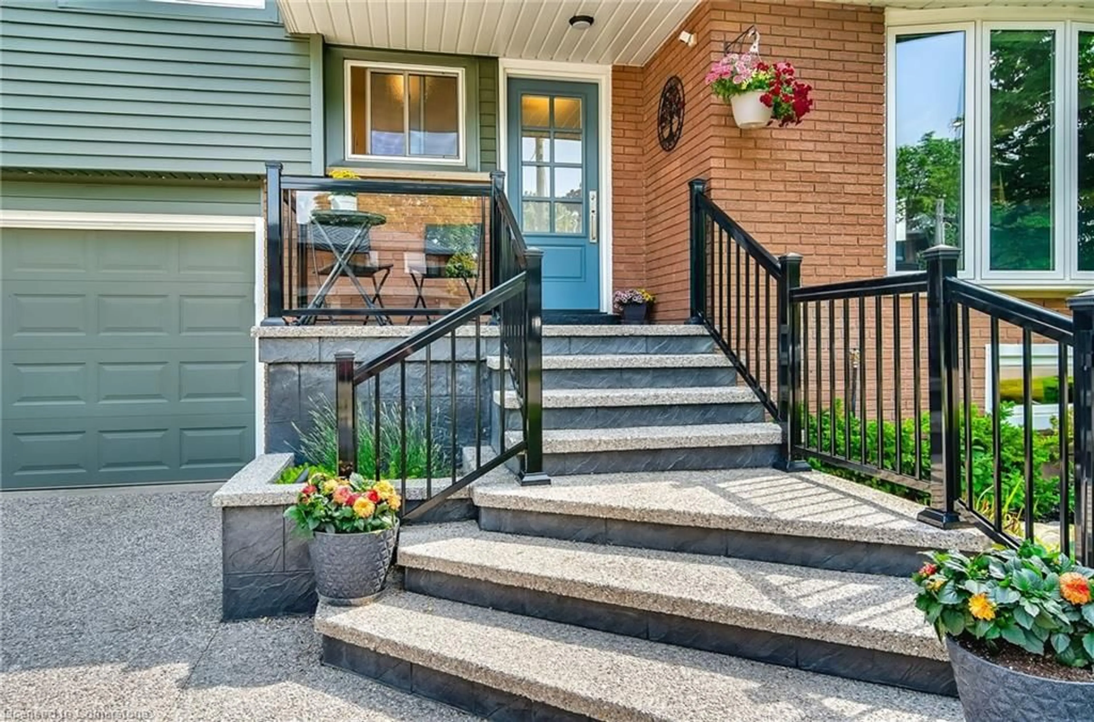 Home with brick exterior material, street for 421 Southland Cres, Oakville Ontario L6L 3N9