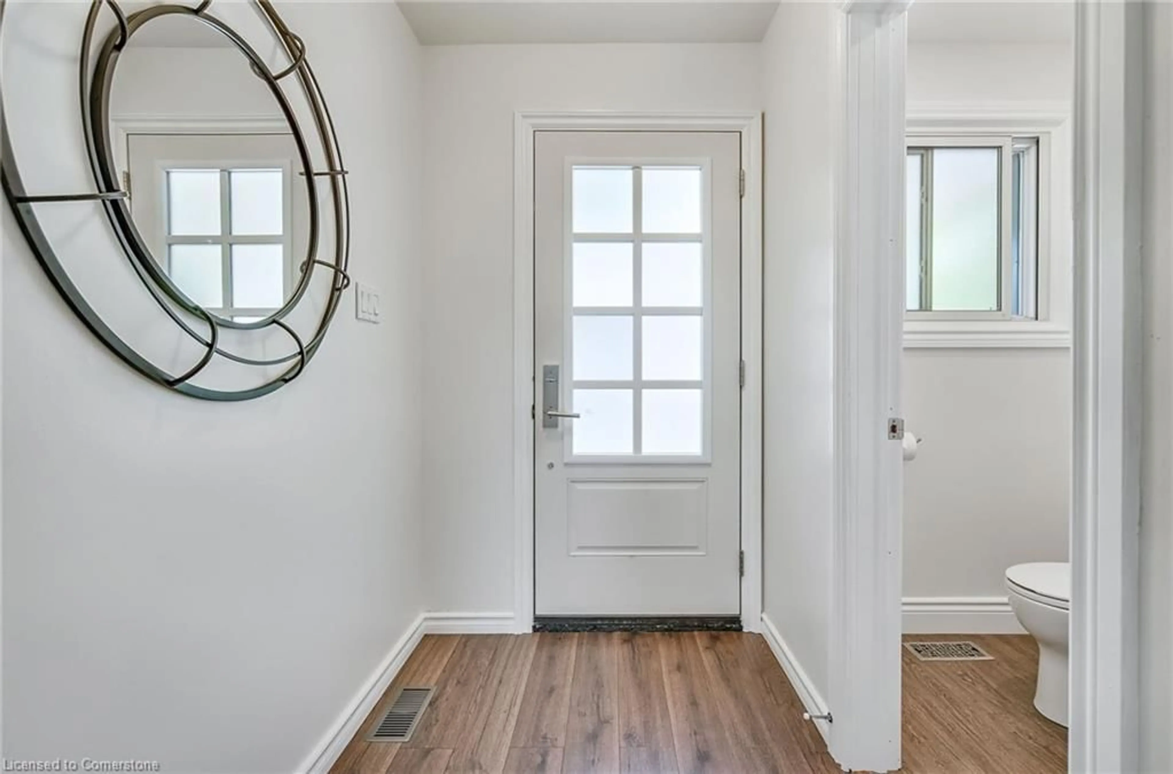 Indoor entryway for 421 Southland Cres, Oakville Ontario L6L 3N9